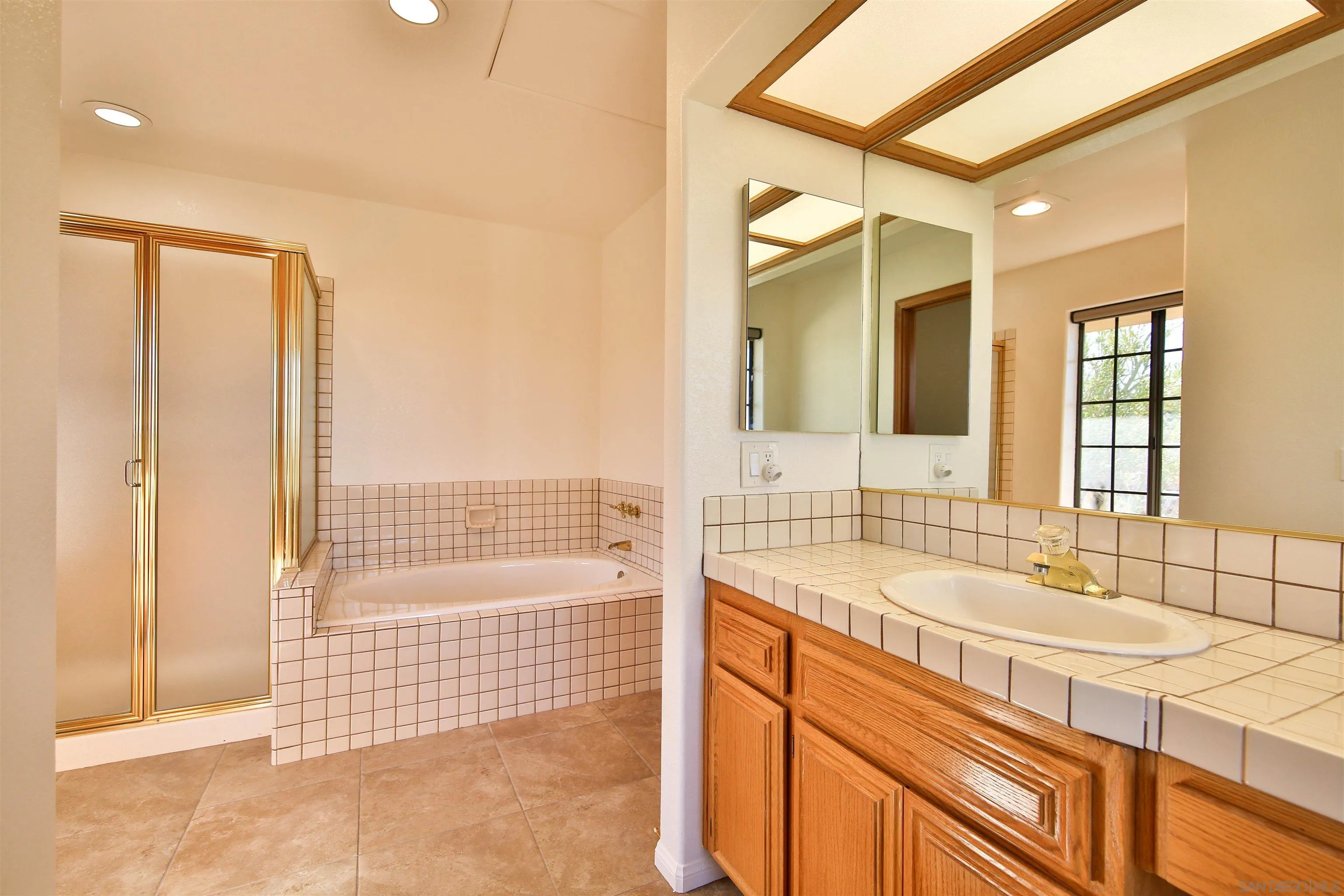 https://cdn.realtyfeed.com/cdn/127/2601064/27392a581e19ad10fd838829735399ca.webp