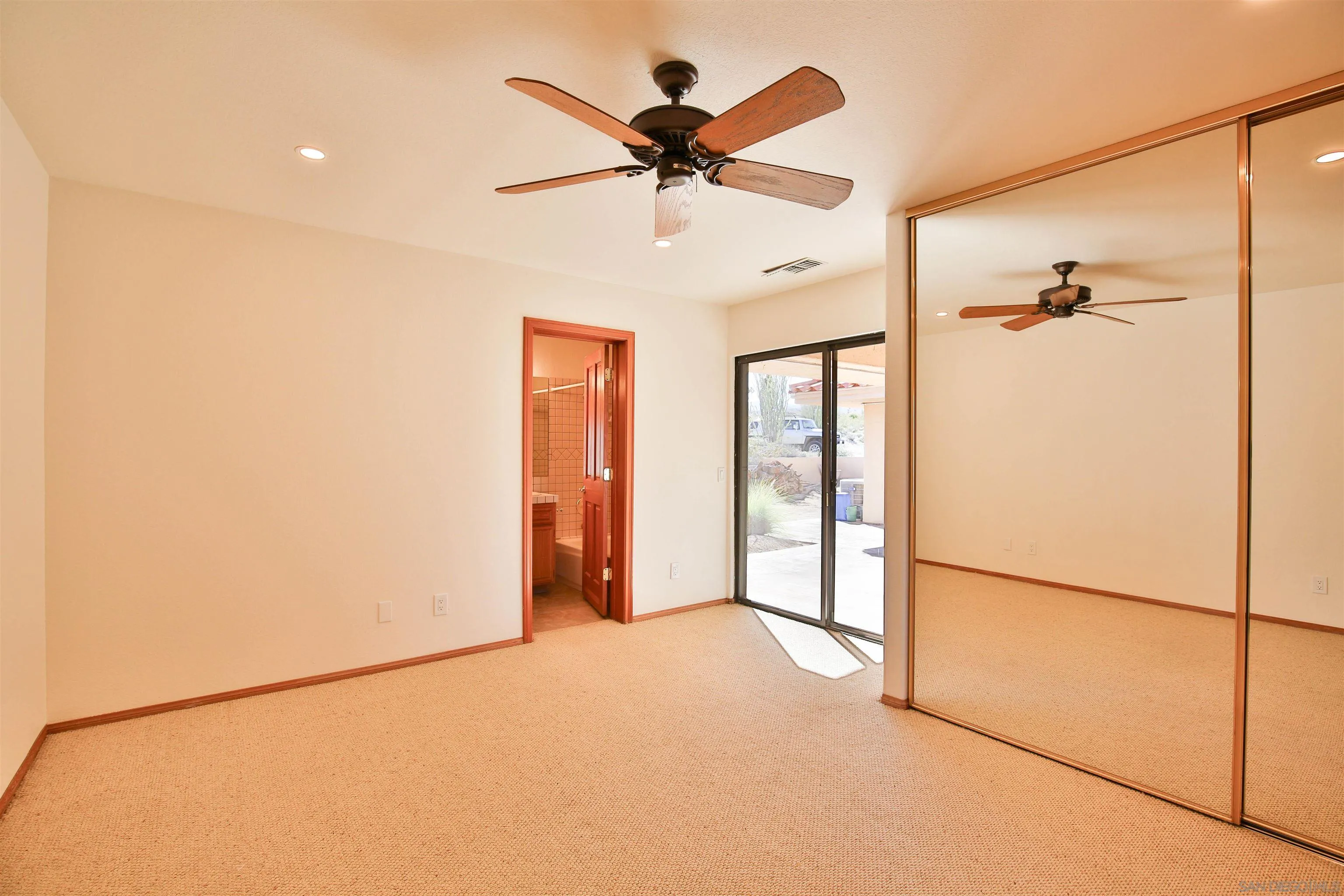 https://cdn.realtyfeed.com/cdn/127/2601064/85c9505afe29499027e3b9ac4b88ebc6.webp