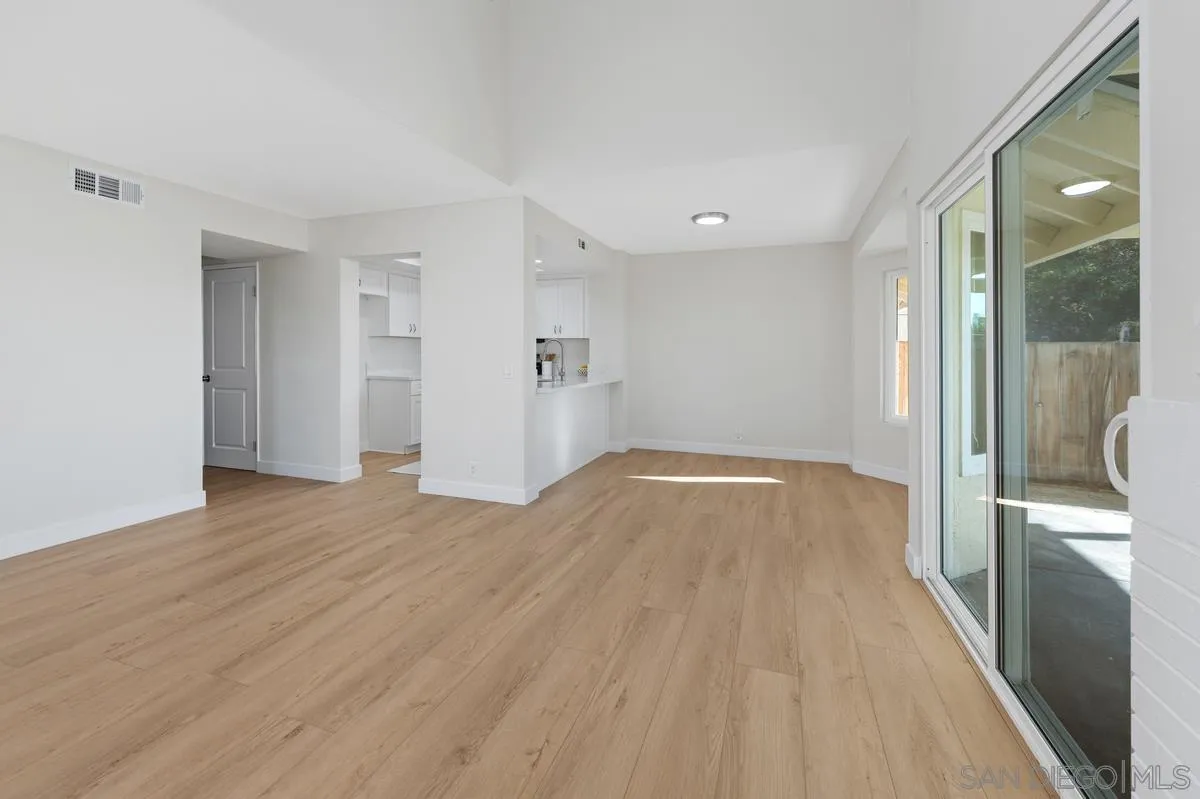 Photo #4: 2601065 Listing: Photo #4