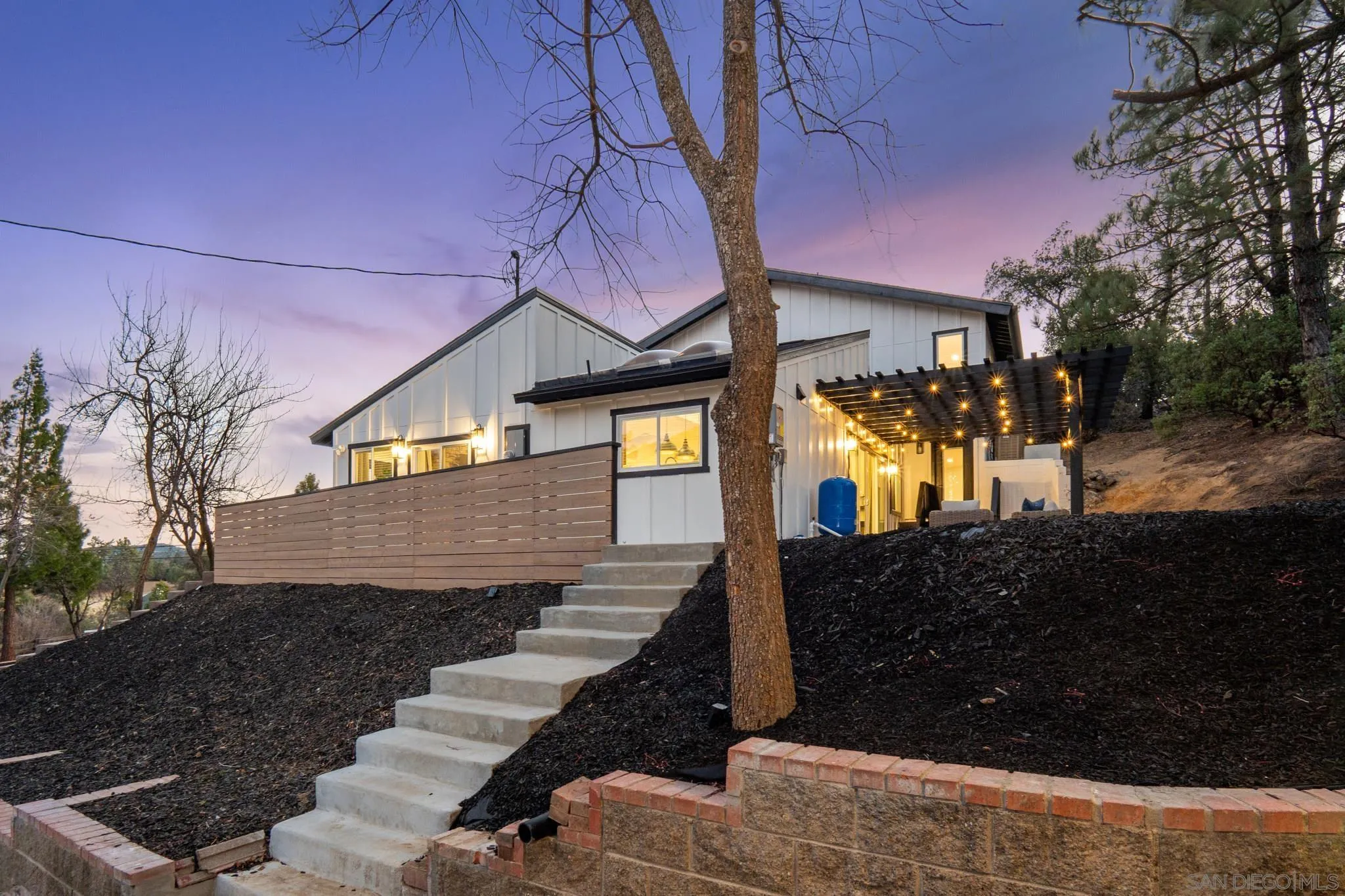 https://cdn.realtyfeed.com/cdn/127/2601069/e28bf6154ac67045ed833a18c23d2927.webp