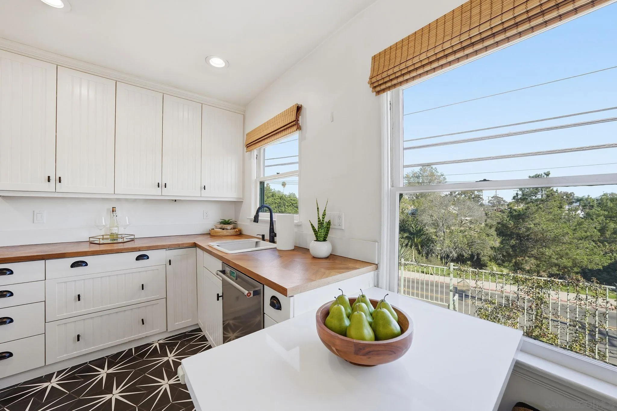 https://cdn.realtyfeed.com/cdn/127/2601086/2166fbbf63bc6a14b510483f3a849890.webp