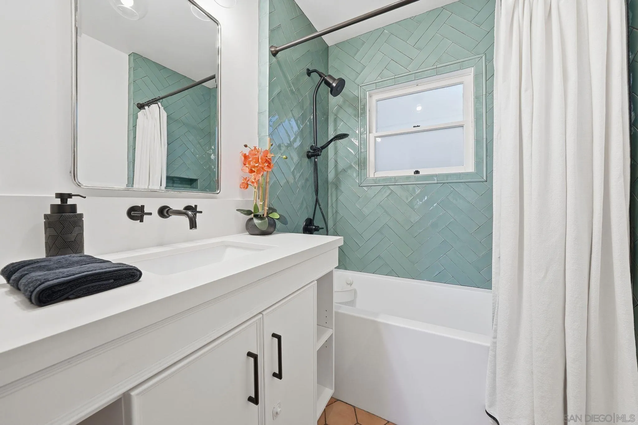 https://cdn.realtyfeed.com/cdn/127/2601086/9aec56bed3abf1f50048bafc84c4d773.webp