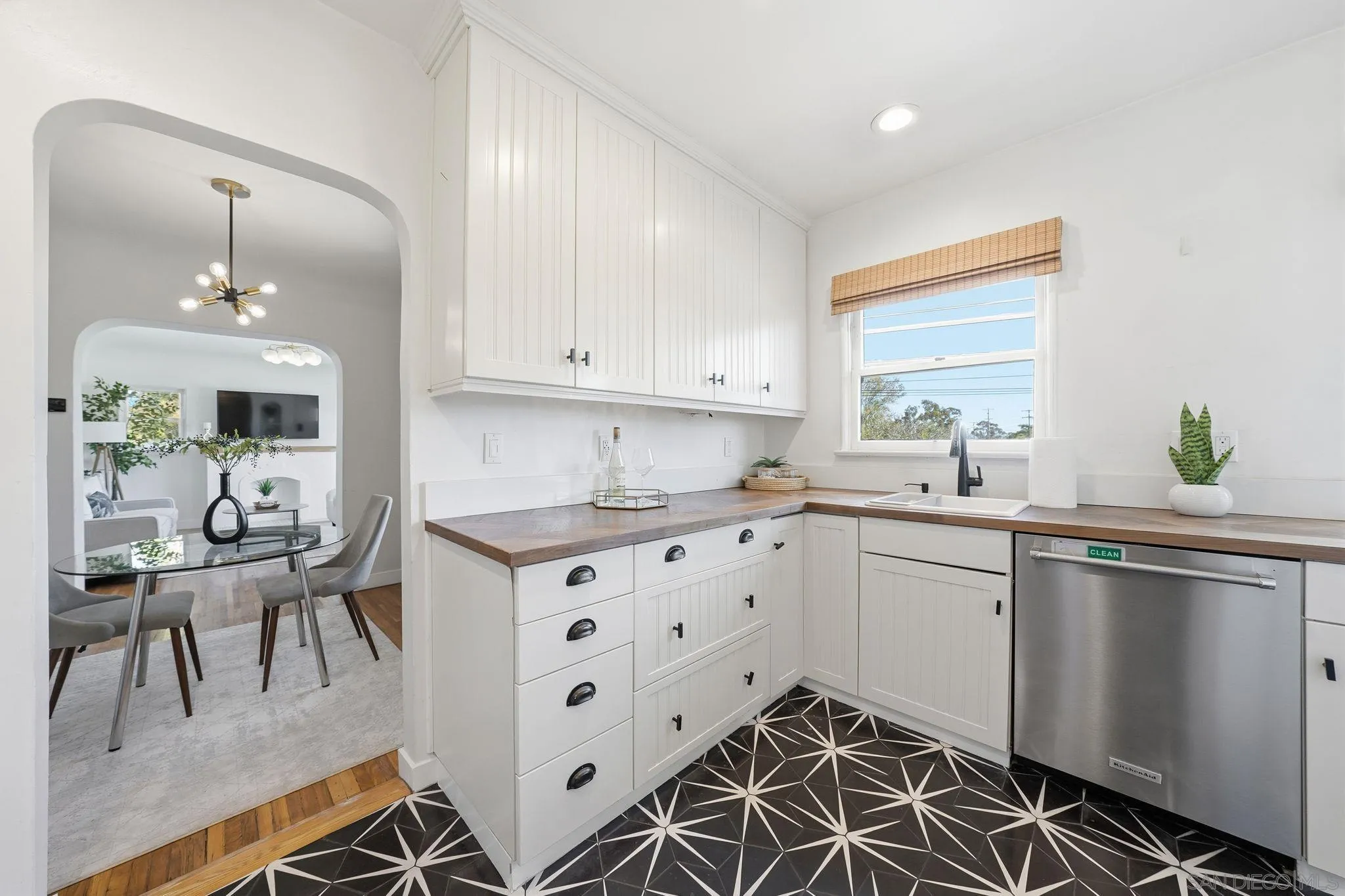 https://cdn.realtyfeed.com/cdn/127/2601086/9f910b1710b038f7106f81b33cba596c.webp