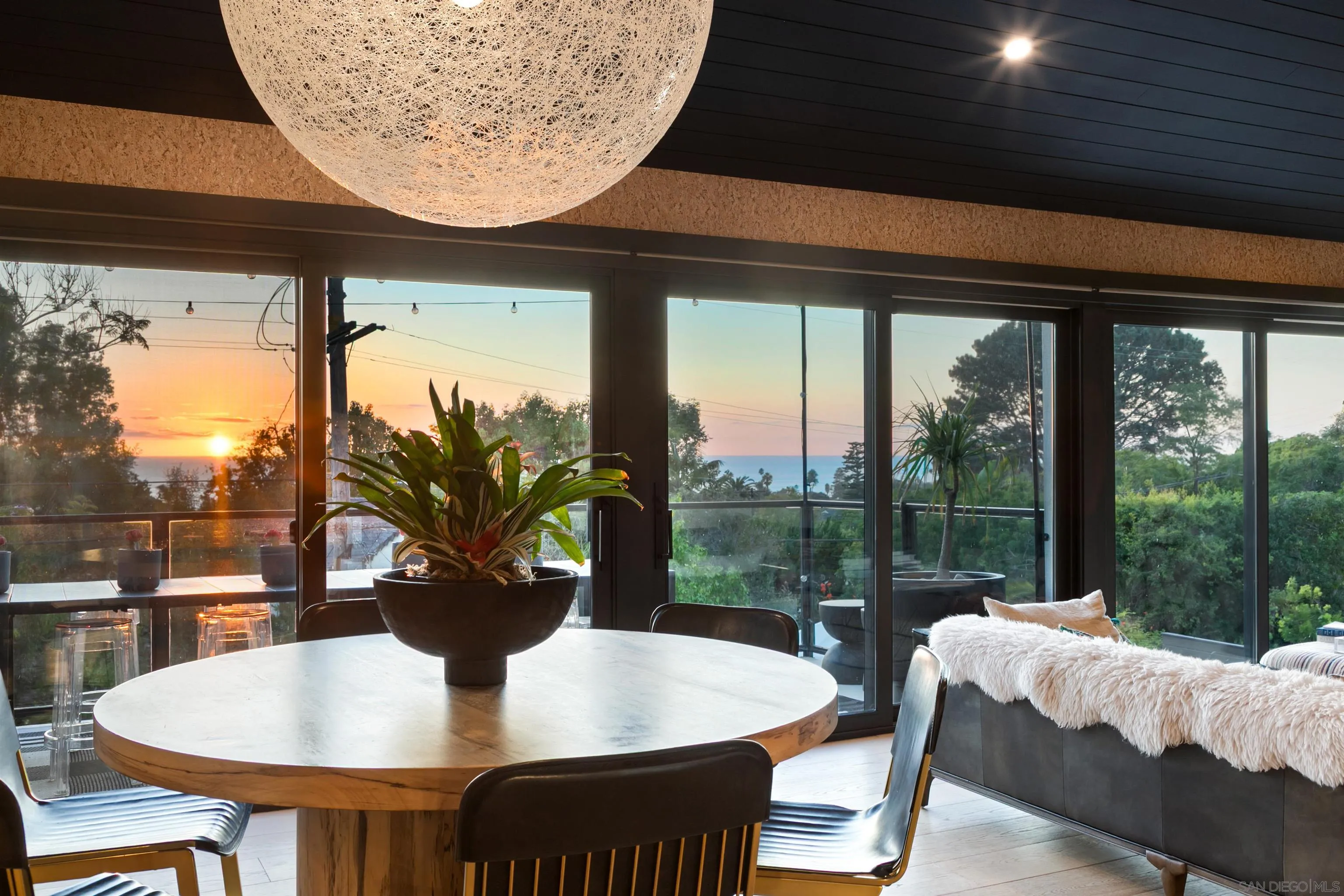 https://cdn.realtyfeed.com/cdn/127/2601090/05626716126bd2c818312144125aab99.webp