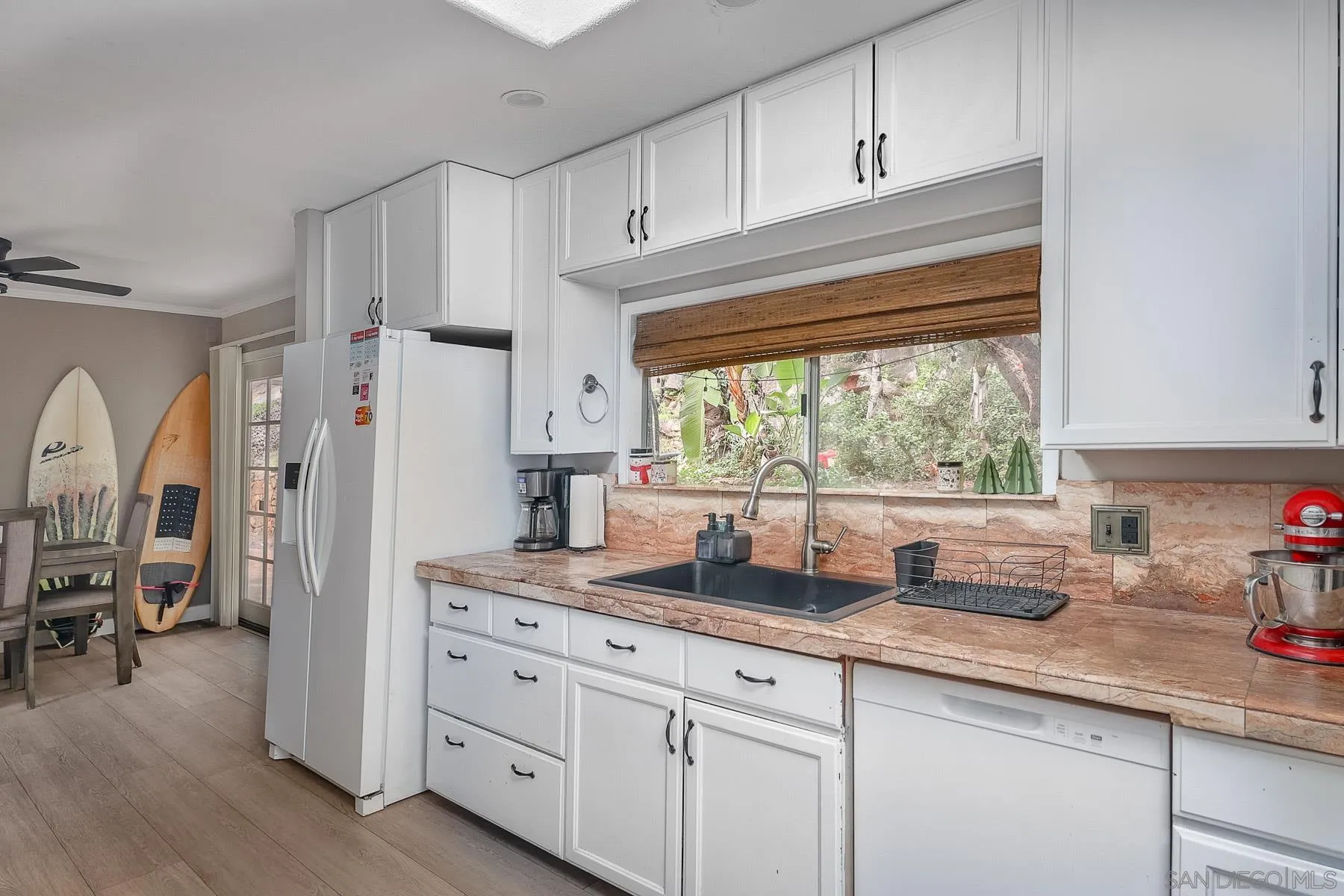 https://cdn.realtyfeed.com/cdn/127/2601091/ac99a1a12247467896539e268284bfe7.webp