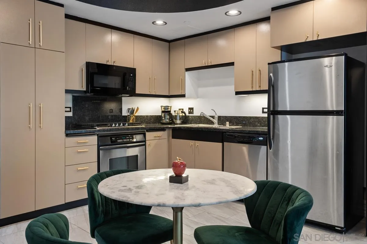 Photo #5: 2601097 Listing: Photo #5