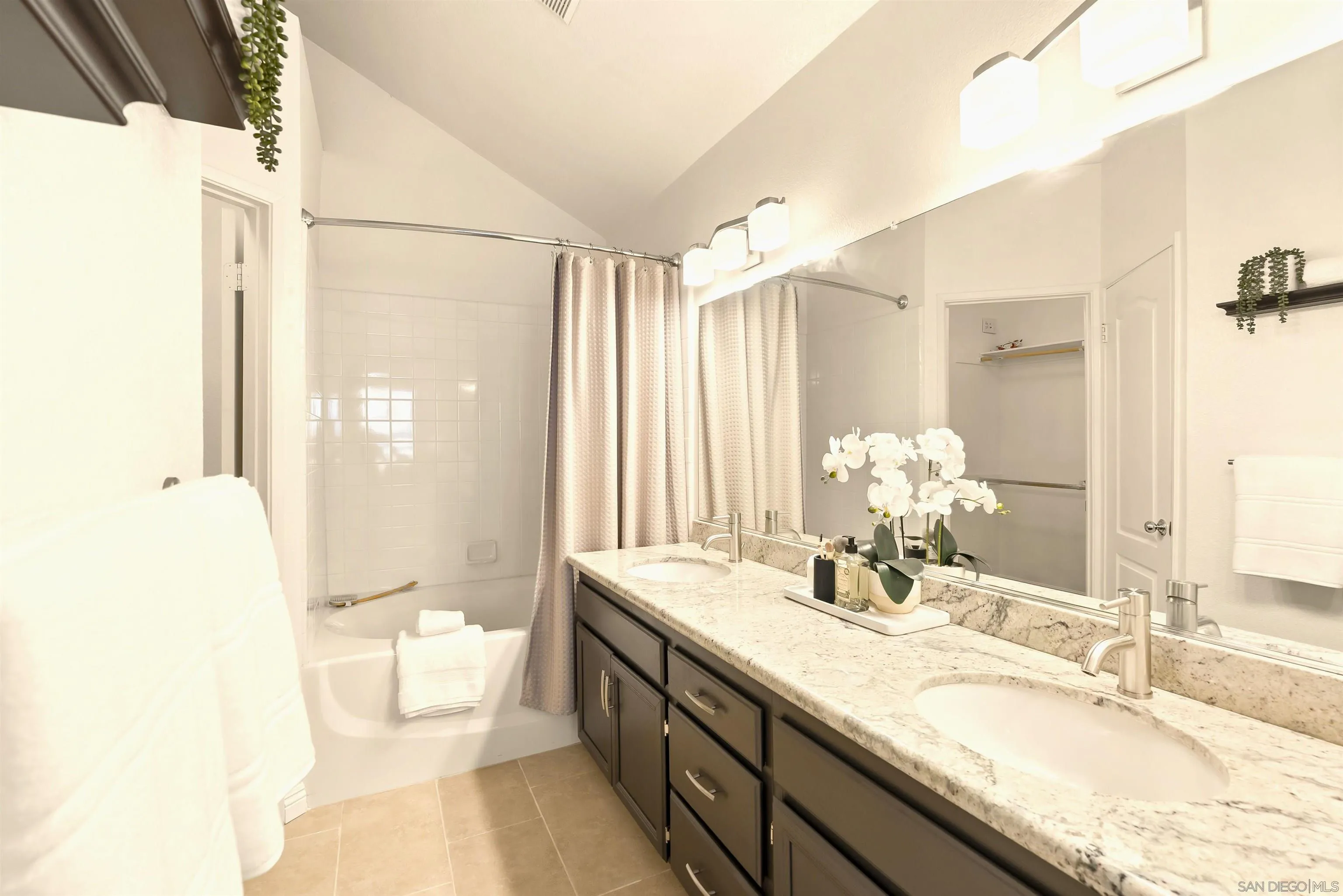 https://cdn.realtyfeed.com/cdn/127/2601098/aa5d31fbe791b016882040776150c40e.webp
