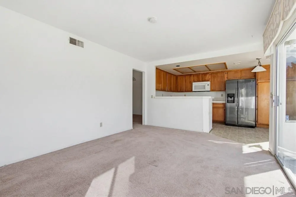 https://cdn.realtyfeed.com/cdn/127/2601099/eda74c230a9753360a89b782a61c6153.webp