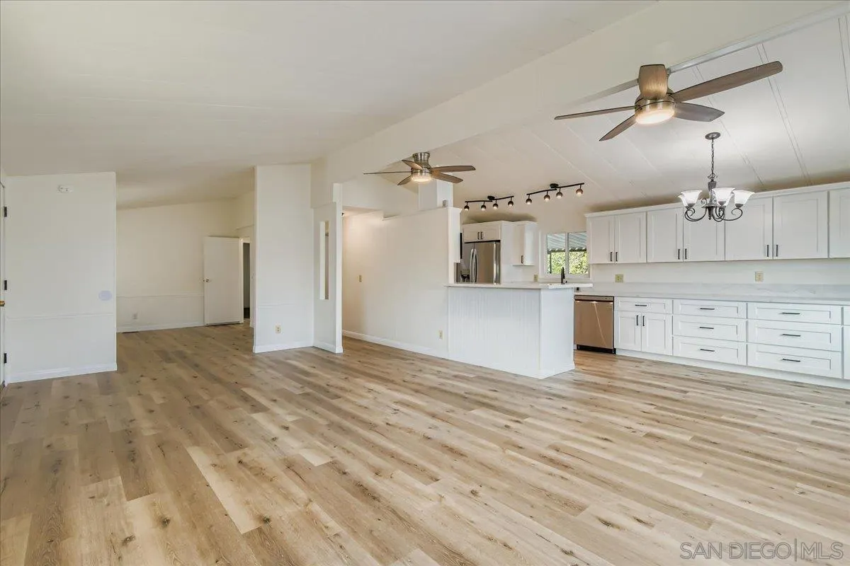 https://cdn.realtyfeed.com/cdn/127/2601100/3a9fba2c7b4c88484b83424150d194b8.webp