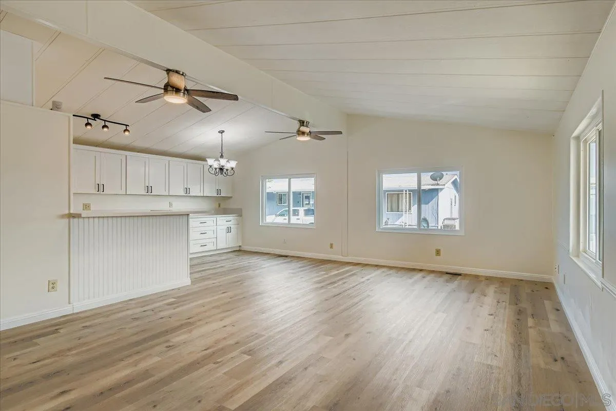 https://cdn.realtyfeed.com/cdn/127/2601100/c8b8c2830d840b3de10f3e3b3a4a949a.webp