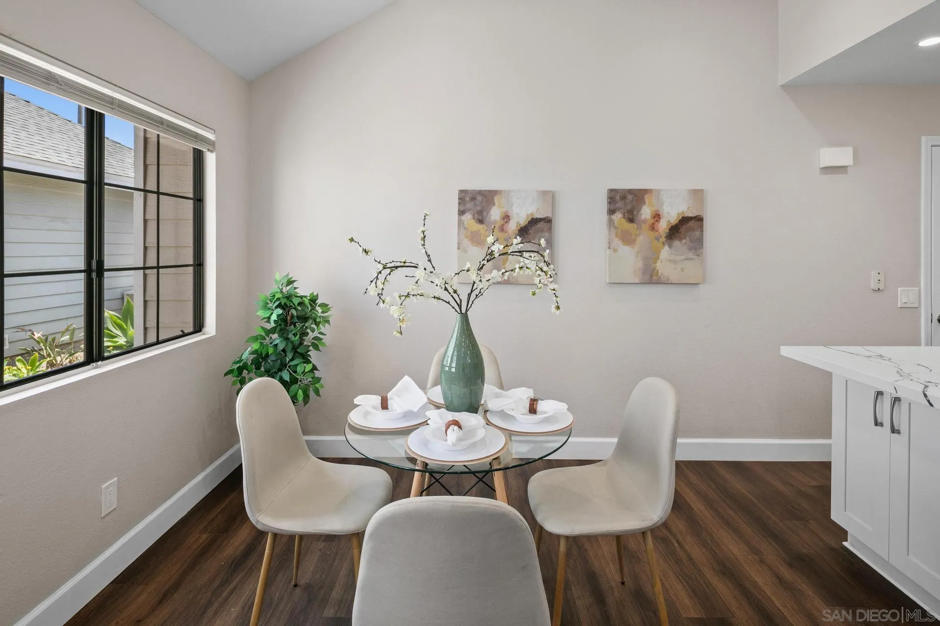 https://cdn.realtyfeed.com/cdn/127/2601101/045ad844ab33cb54a30ab3520505145b.webp