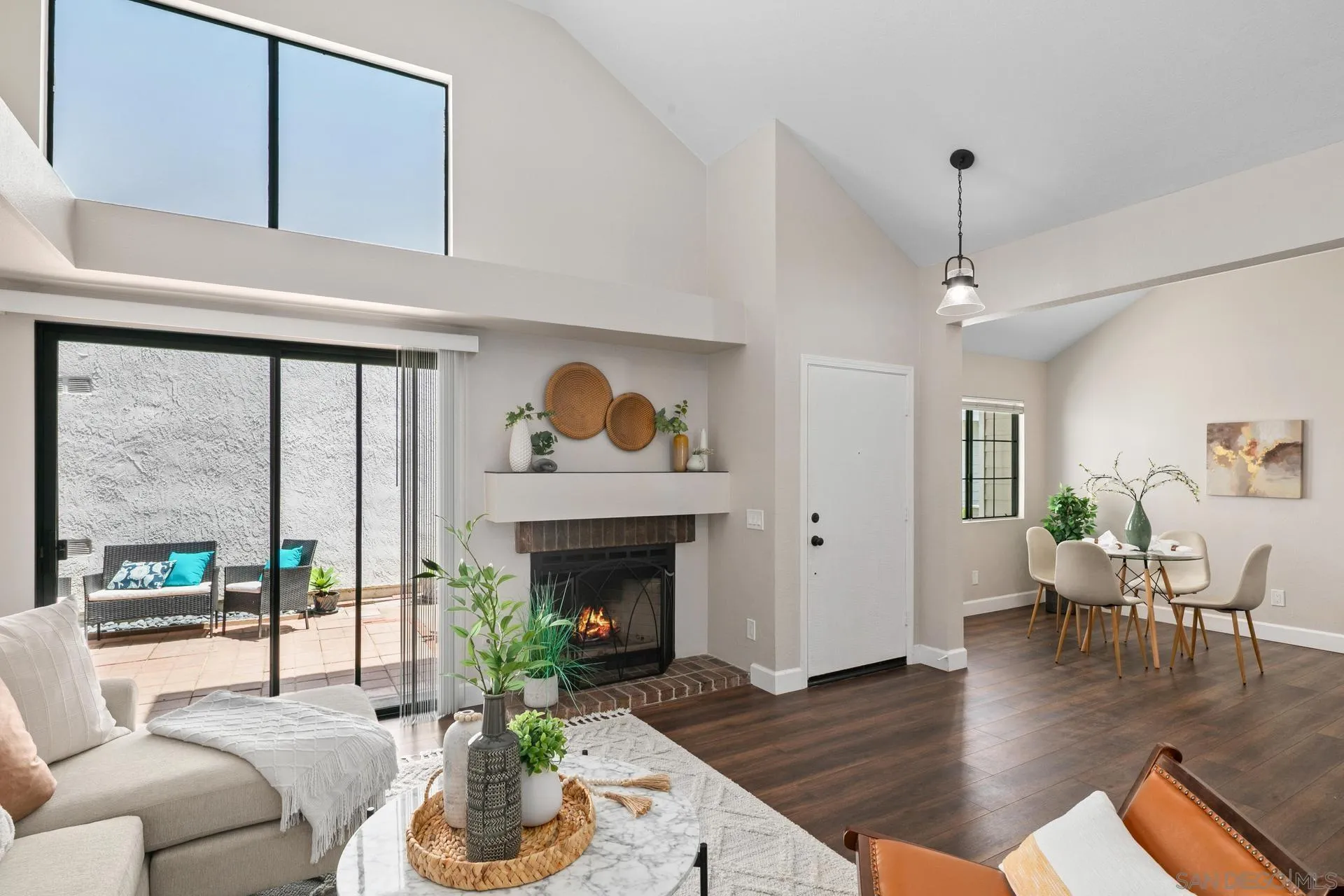 https://cdn.realtyfeed.com/cdn/127/2601101/32bf0ad6c5248765ee7b575f7af69265.webp