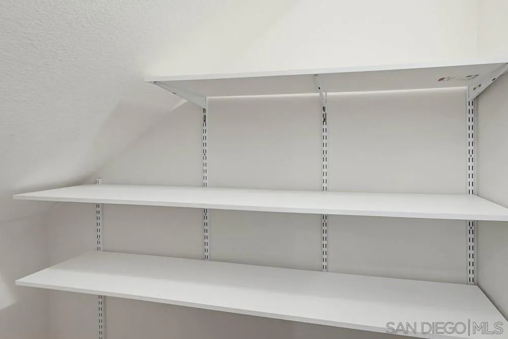 Photo #8: 2601102 Listing: Photo #8