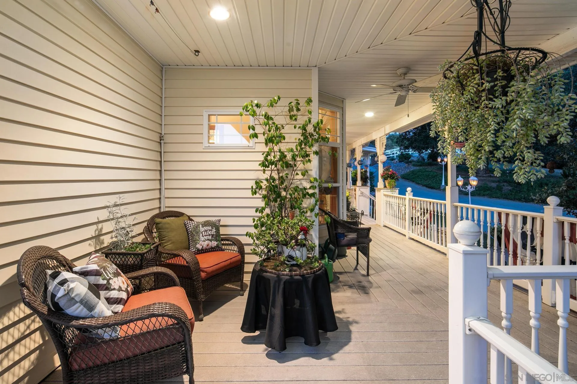 https://cdn.realtyfeed.com/cdn/127/2601103/690fecbf303d1a233f3731b732b92ca3.webp