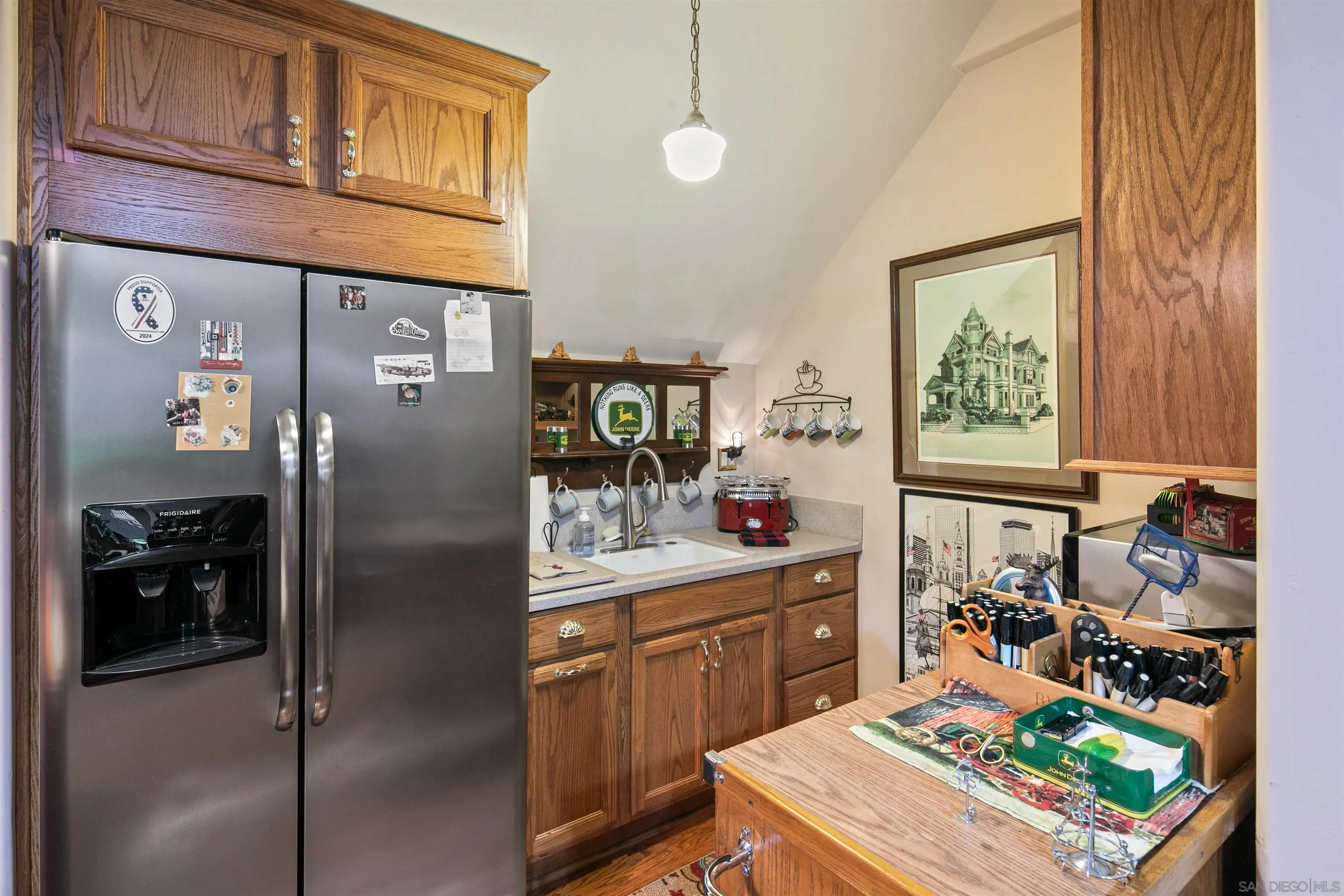 https://cdn.realtyfeed.com/cdn/127/2601103/71a94336e2ea811ecdd4ba3f57df318d.webp