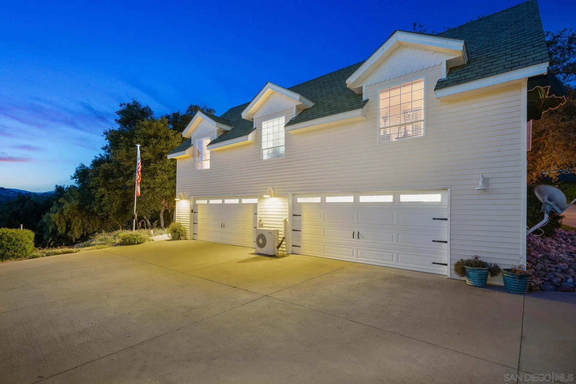 https://cdn.realtyfeed.com/cdn/127/2601103/8177f13acc5eba43fd13ef3ceee934a6.webp