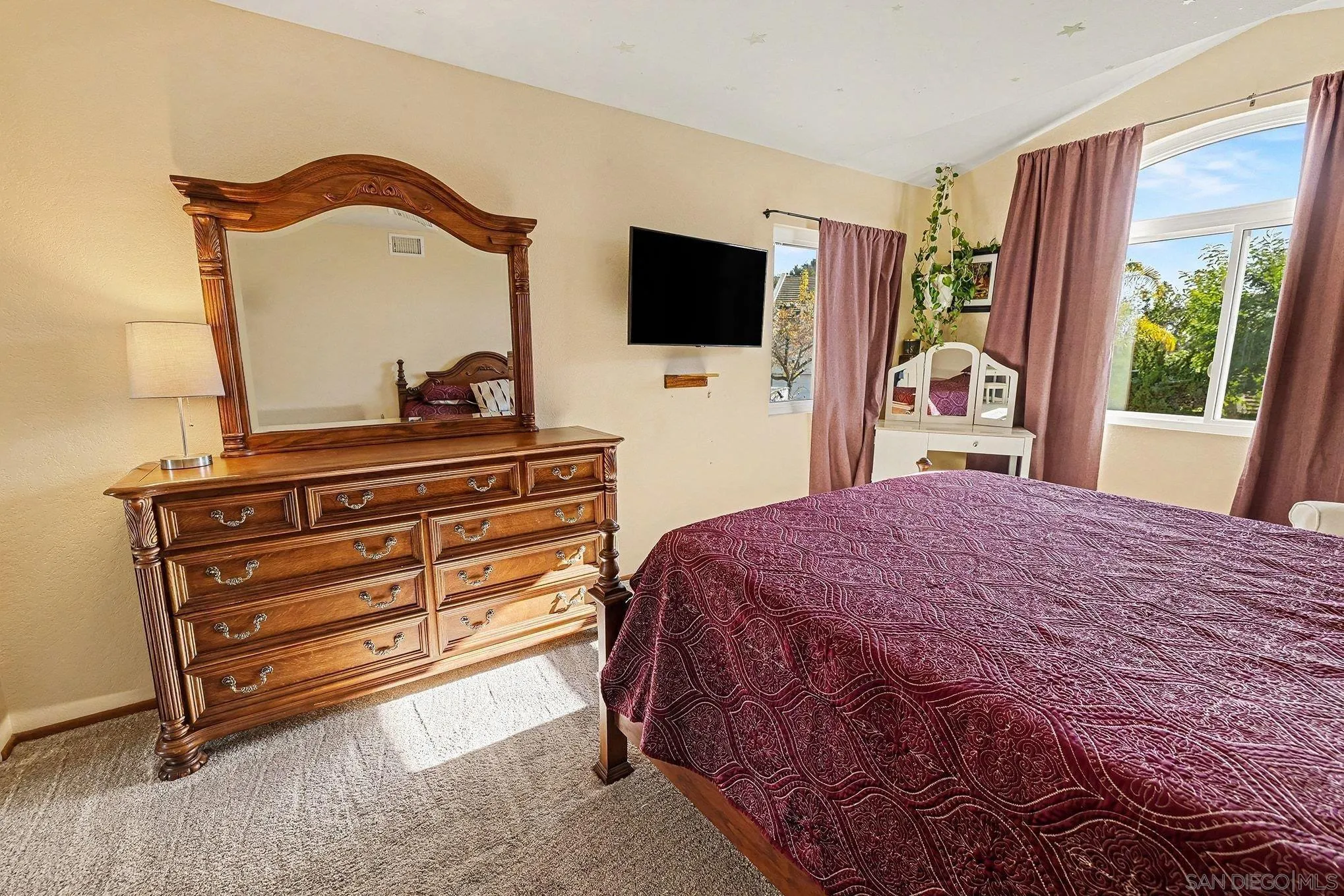 https://cdn.realtyfeed.com/cdn/127/2601106/51925654bef952f8b92dd091a41503f6.webp