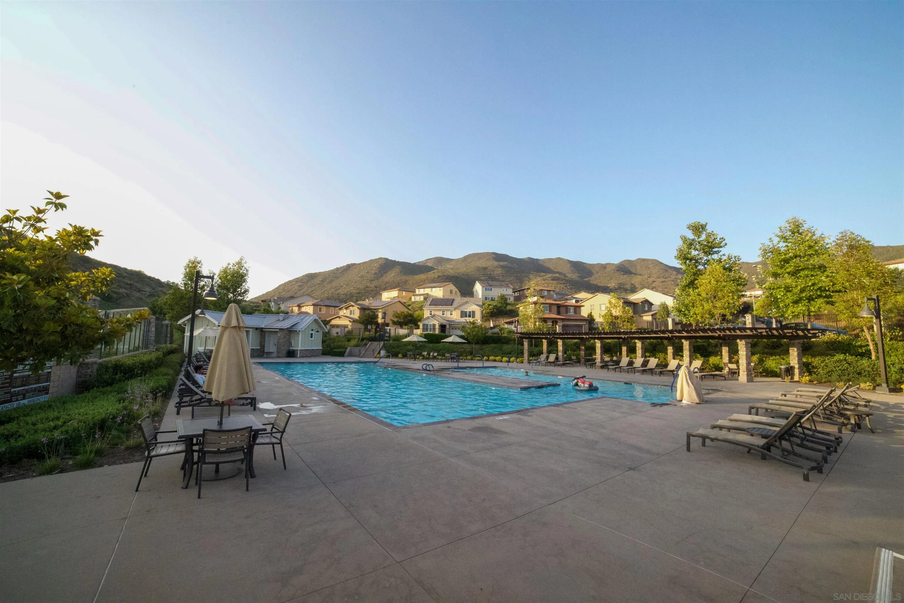 https://cdn.realtyfeed.com/cdn/127/2601107/4ca364054de9ba476d75a82cd8e24ba4.webp
