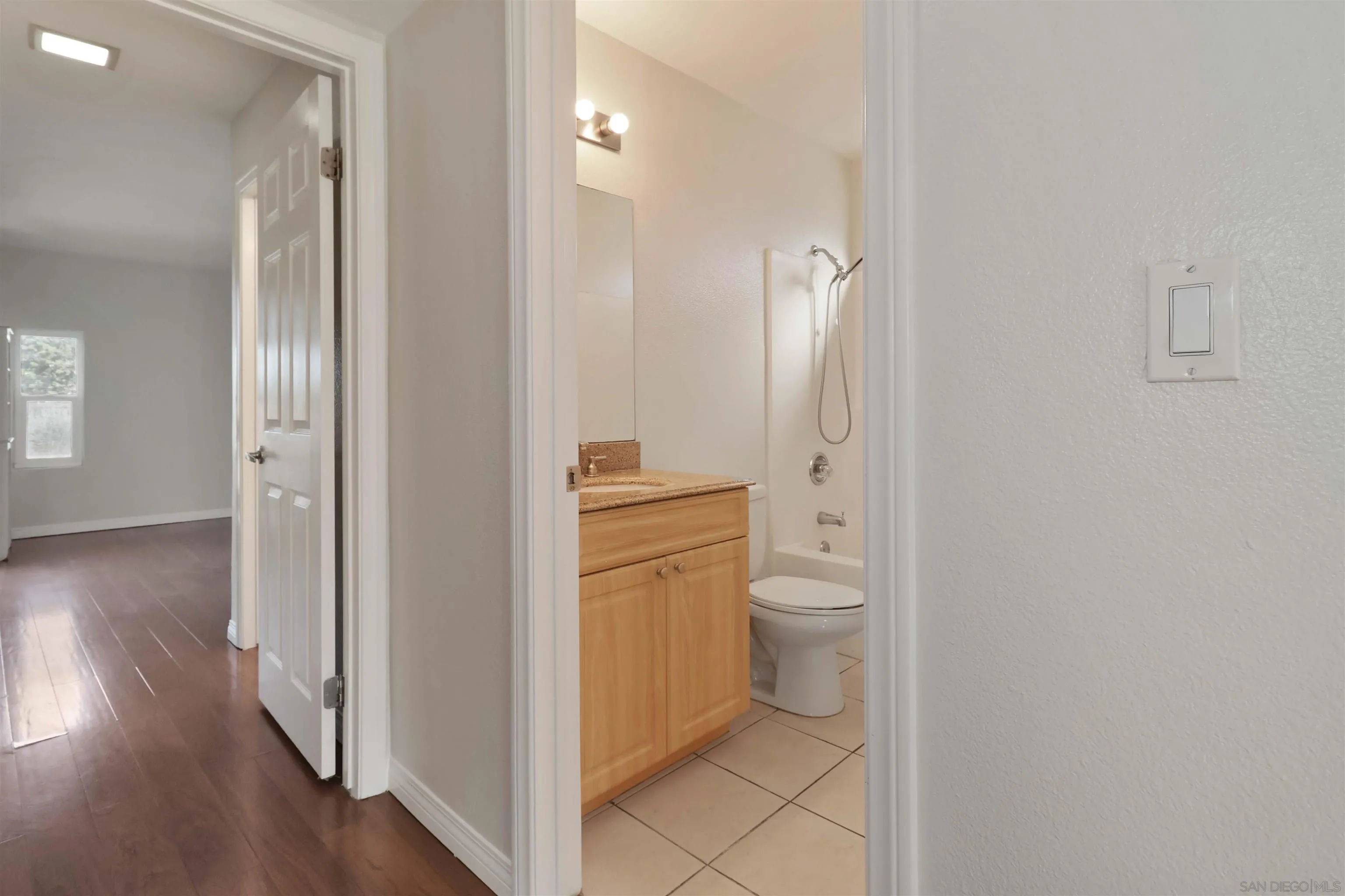 https://cdn.realtyfeed.com/cdn/127/2601121/5dd11737297f3d72abd4036b745d9569.webp