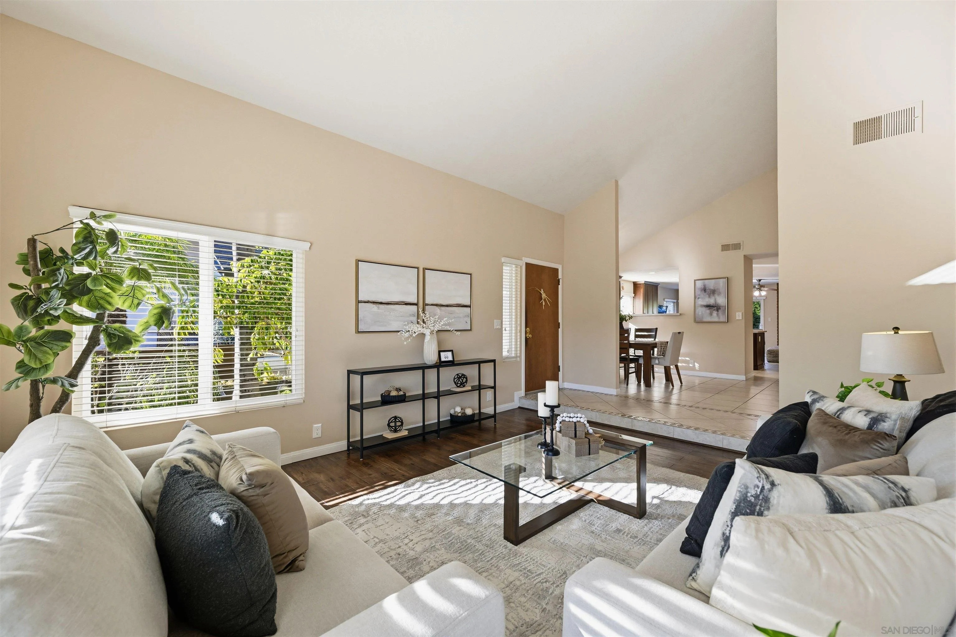 https://cdn.realtyfeed.com/cdn/127/2601129/f52ab0a0e25453c9ebc559b5e53ec8c9.webp