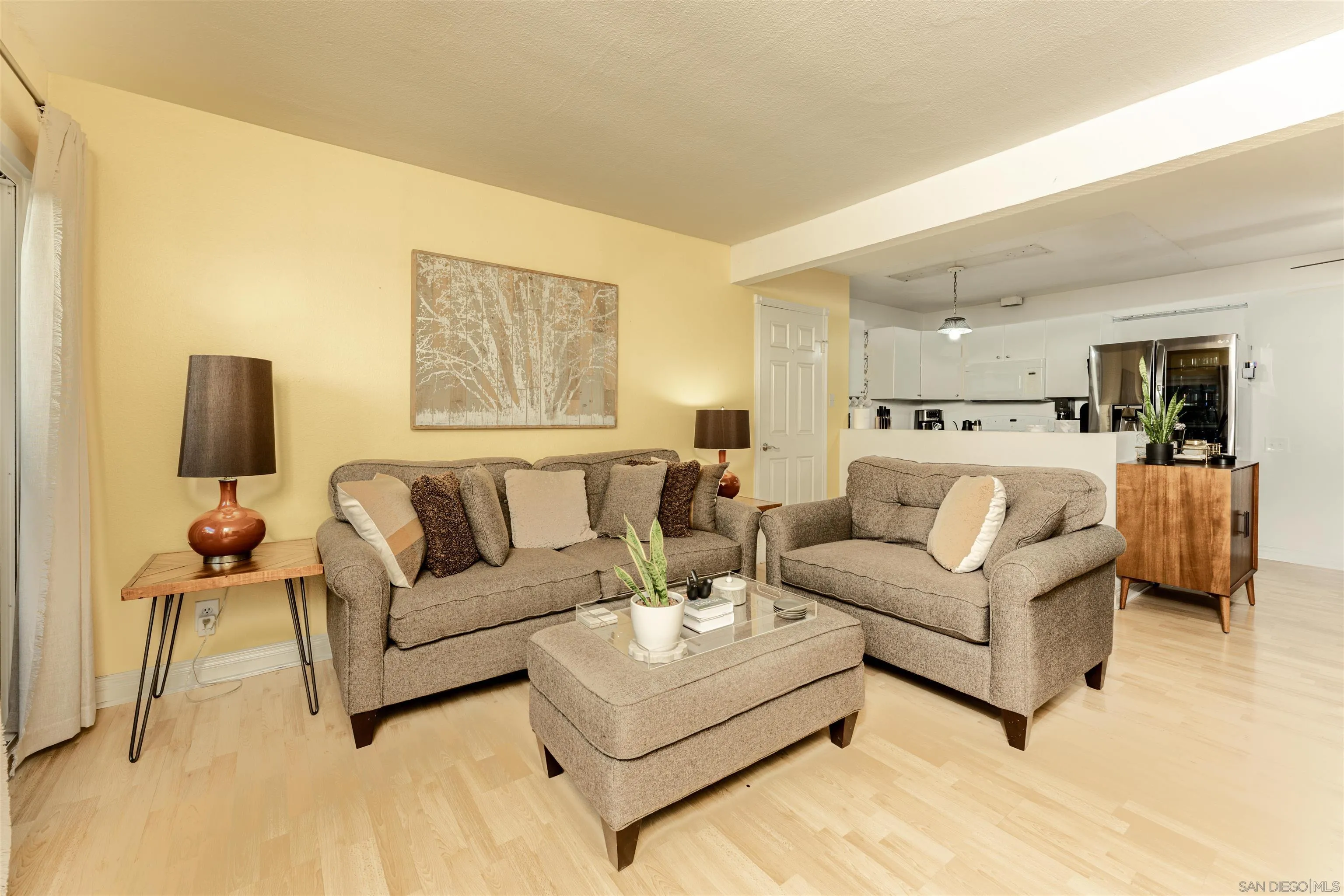 Photo #2: 2601131 Listing: Photo #2