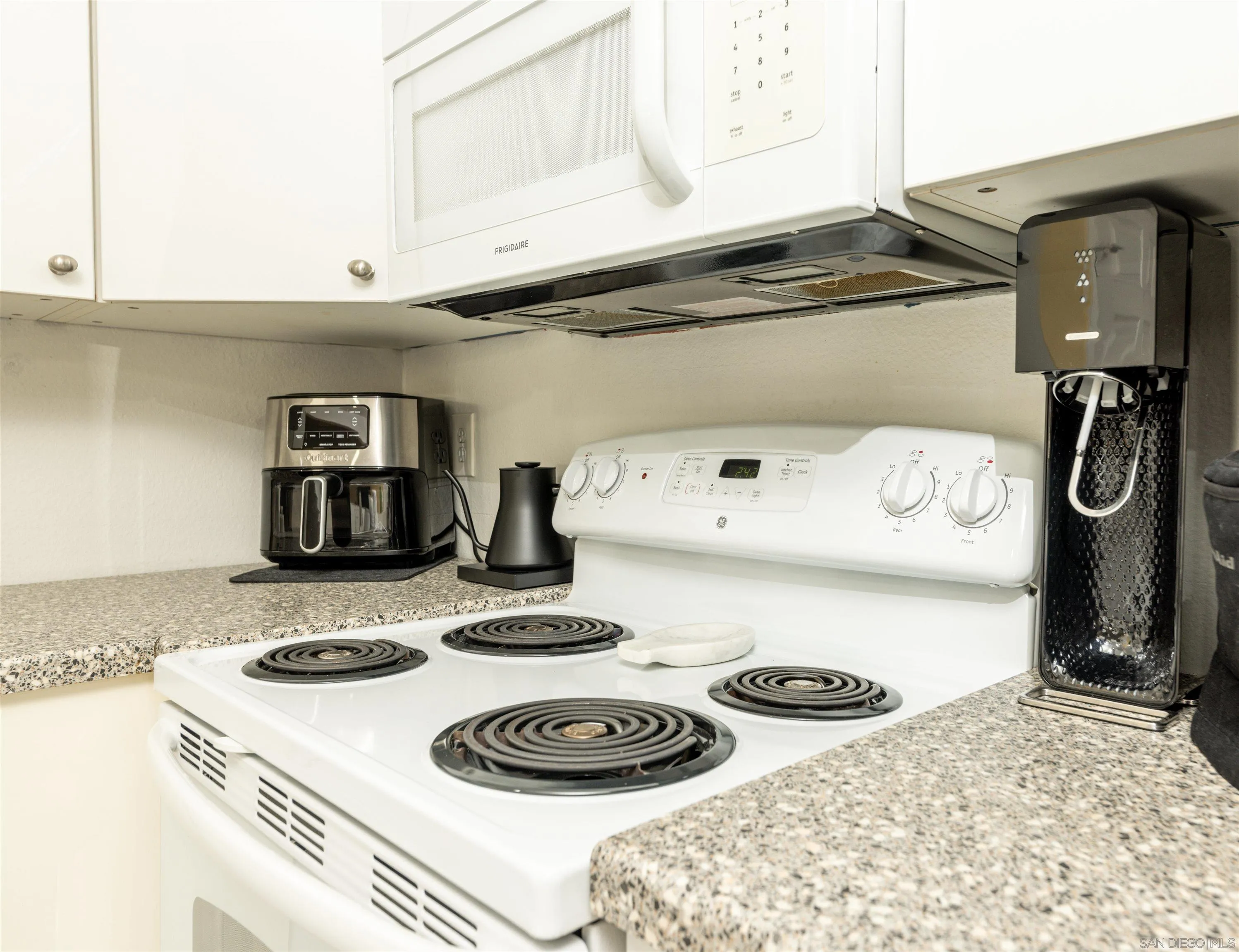 Photo #10: 2601131 Listing: Photo #10