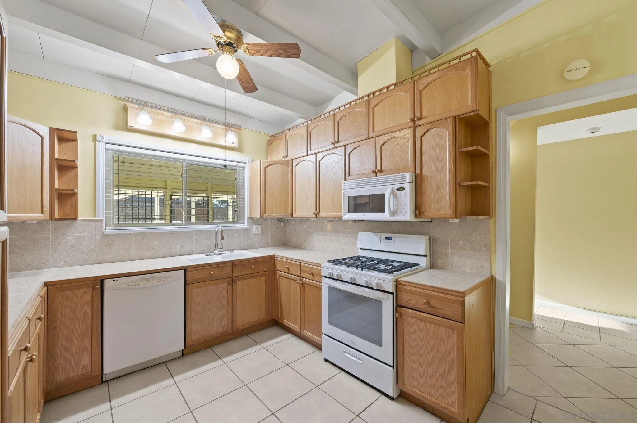 https://cdn.realtyfeed.com/cdn/127/2601135/303ba9f17397fb822f808a45780303eb.webp