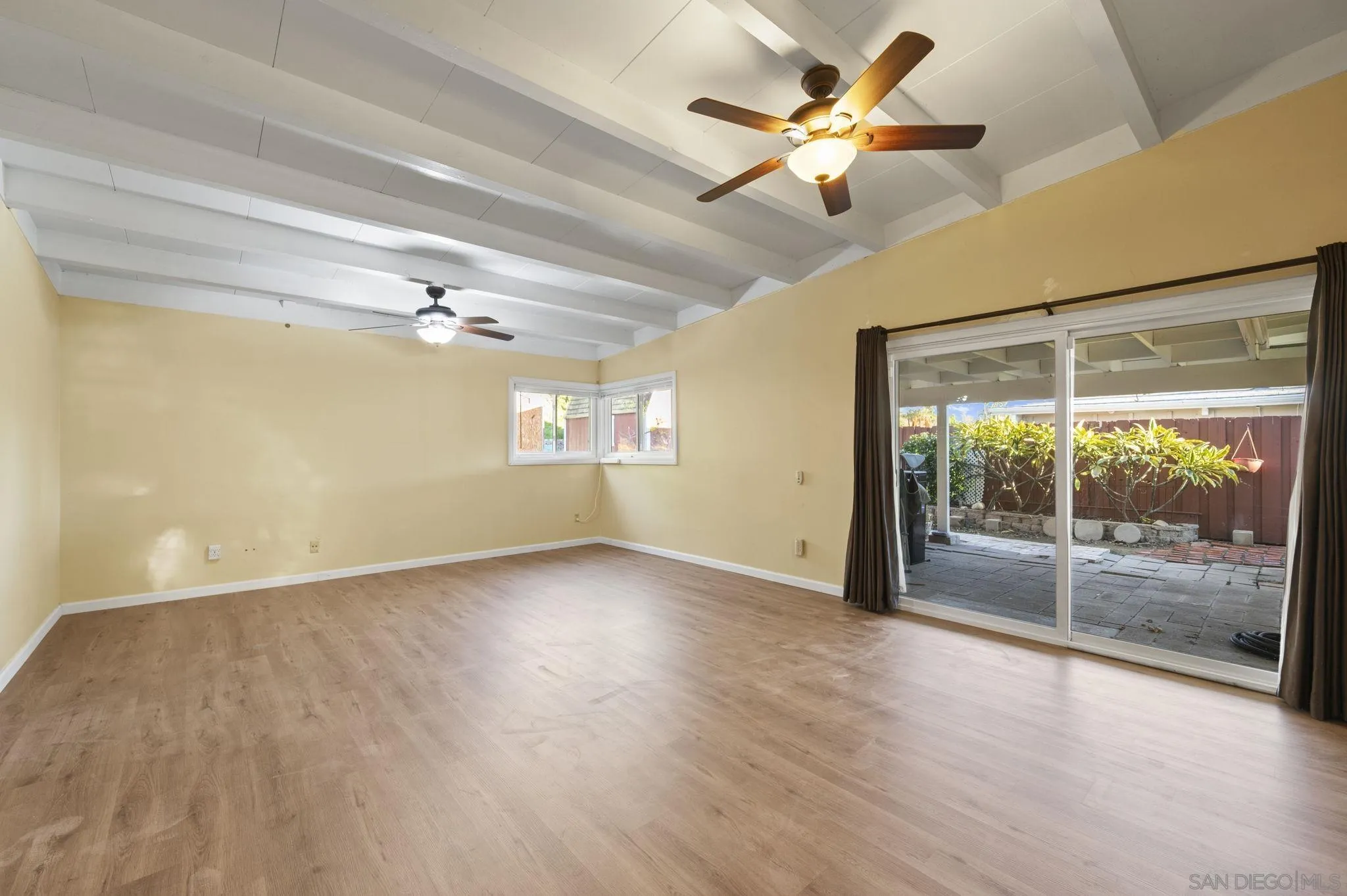 https://cdn.realtyfeed.com/cdn/127/2601135/b03b2fab91cca0aa81dd06c59881f366.webp