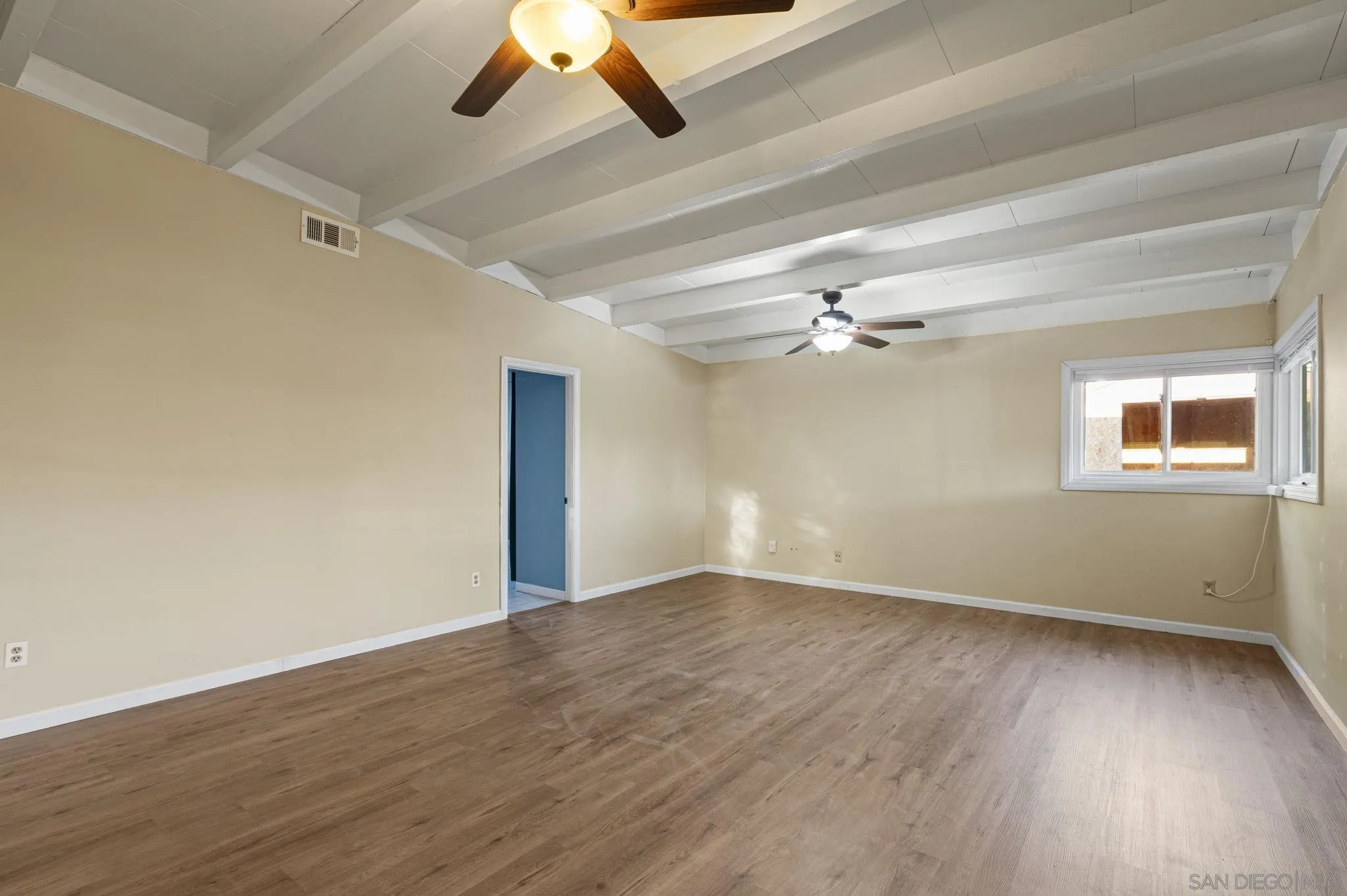 https://cdn.realtyfeed.com/cdn/127/2601135/e900c27fe7c9ebc601e613903f9fd085.webp