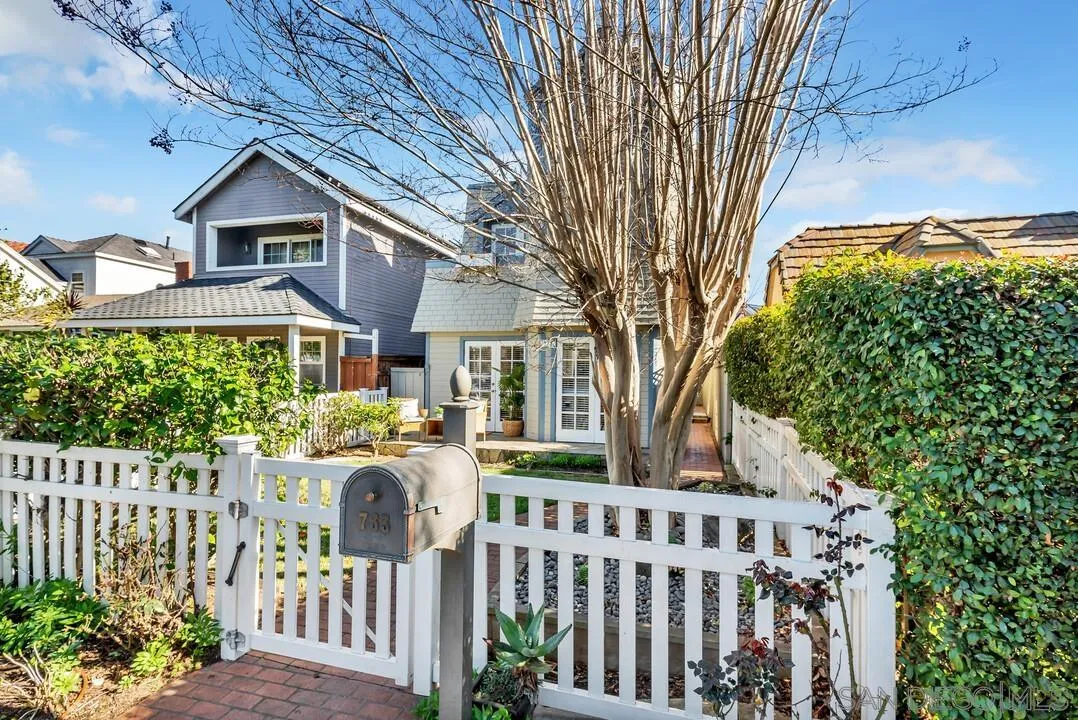 https://cdn.realtyfeed.com/cdn/127/2601138/a854757c361651de81be206eaa3ecc27.webp
