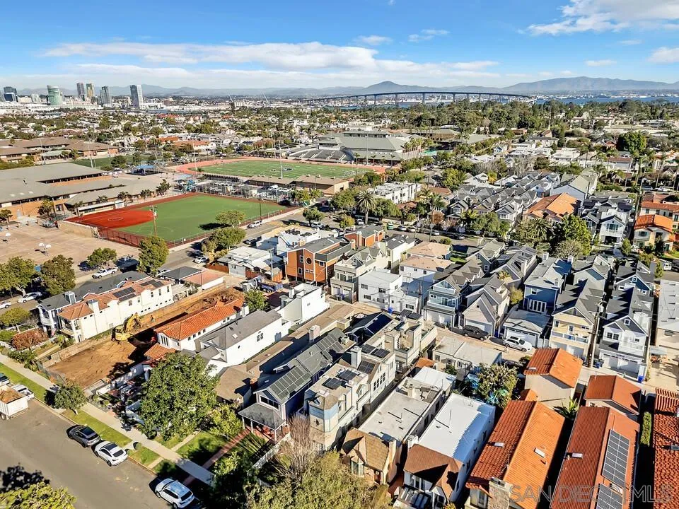 https://cdn.realtyfeed.com/cdn/127/2601138/b53ce6e065d929846690969834394cba.webp