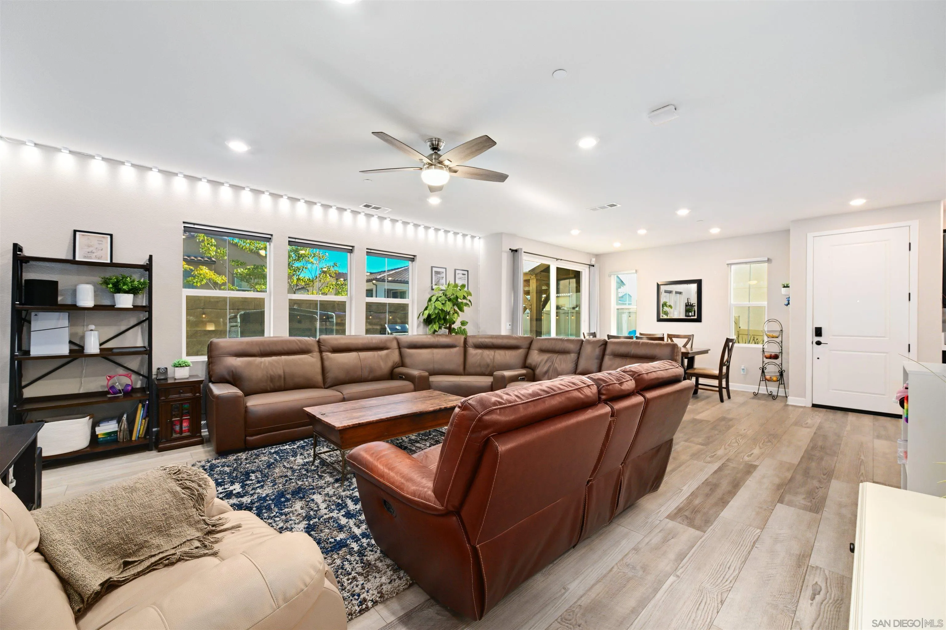 Photo #2: 2601151 Listing: Photo #2