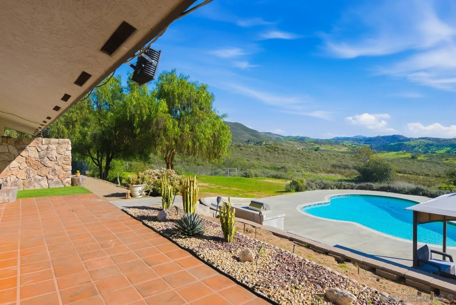 https://cdn.realtyfeed.com/cdn/127/2601154/27b661530e188ccf515618175761b1b3.webp