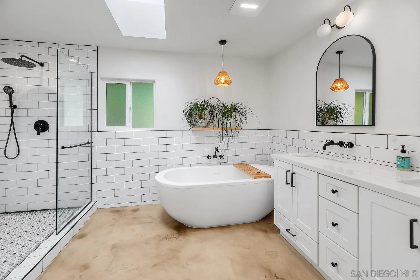 https://cdn.realtyfeed.com/cdn/127/2601154/52bab1082180458053497bd54467f1b3.webp