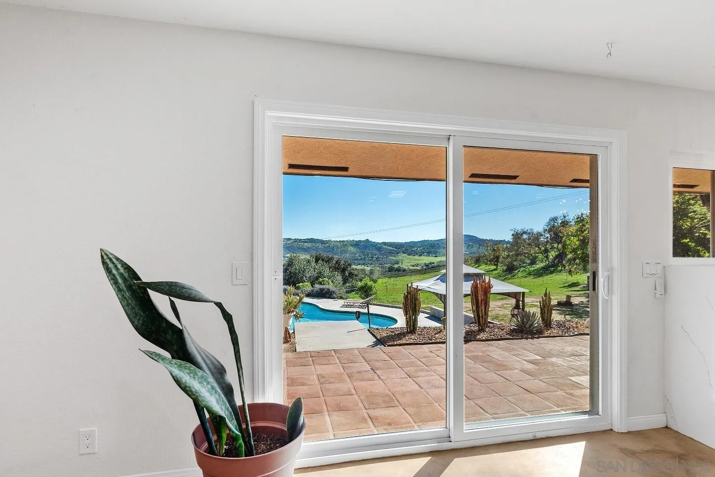 https://cdn.realtyfeed.com/cdn/127/2601154/961040286074b2b927da5996d8ae0092.webp