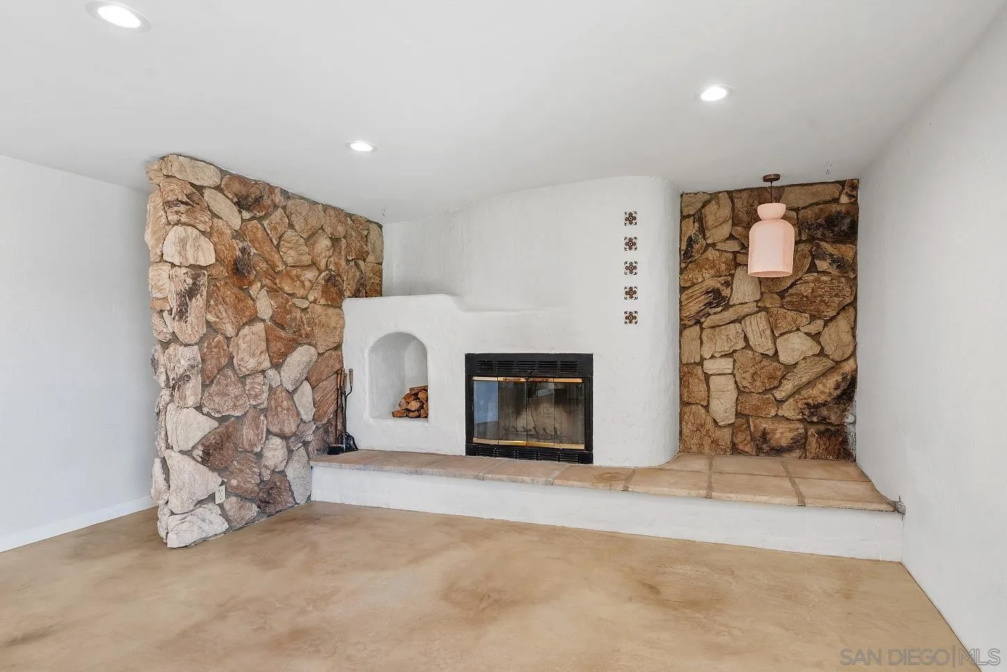https://cdn.realtyfeed.com/cdn/127/2601154/dd69405c20fb0d27879c692f64066138.webp