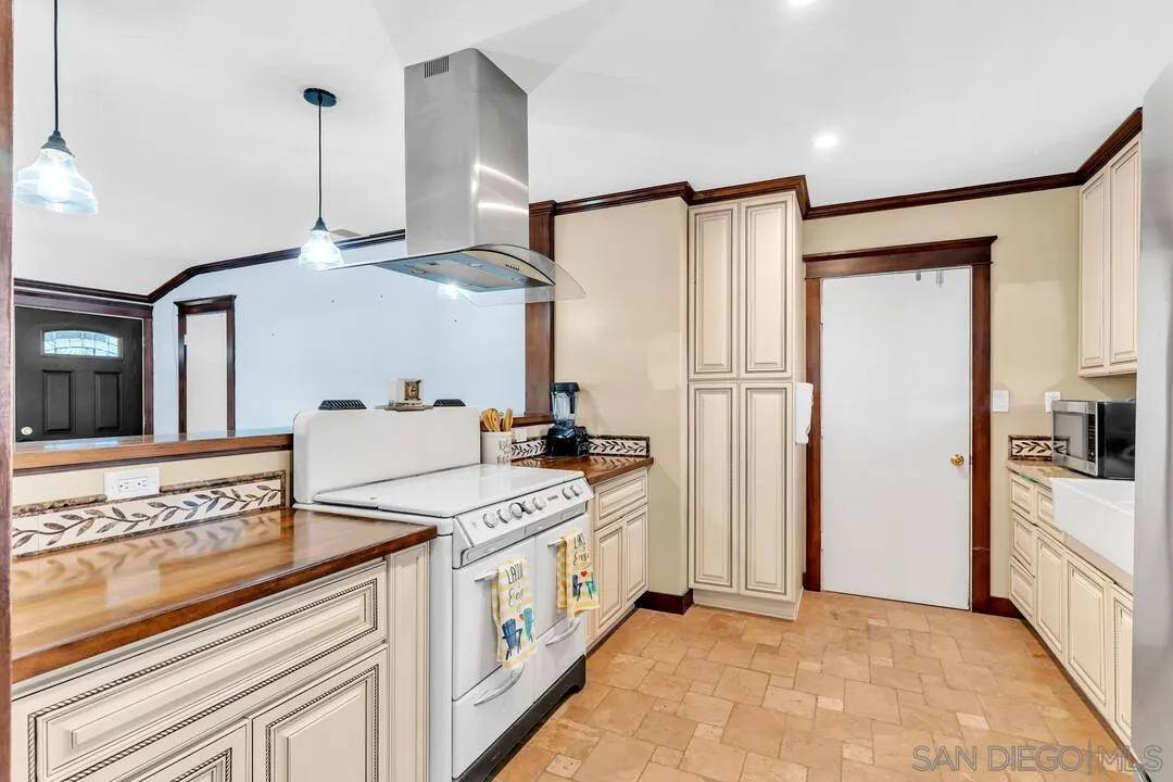 https://cdn.realtyfeed.com/cdn/127/2601163/2cb1262db43bbe515bba27d6d8500234.webp