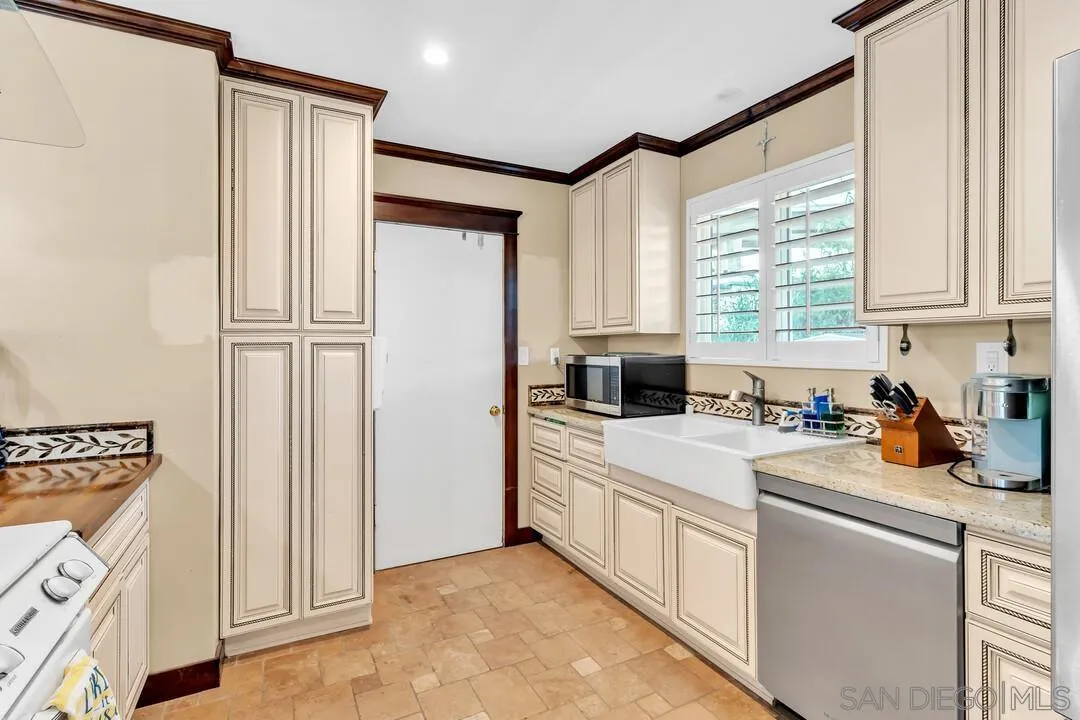 https://cdn.realtyfeed.com/cdn/127/2601163/4bf6889eee887d5284515ae886c51c4c.webp