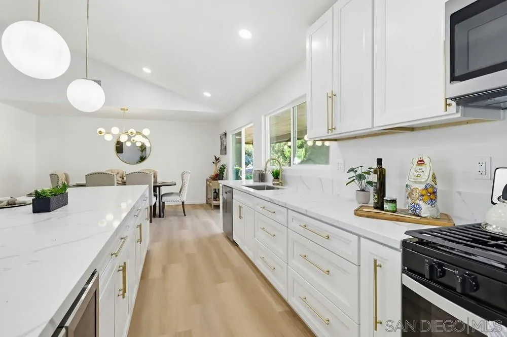 https://cdn.realtyfeed.com/cdn/127/2601168/113bec0a180b6cdaca21661f8936e1ce.webp