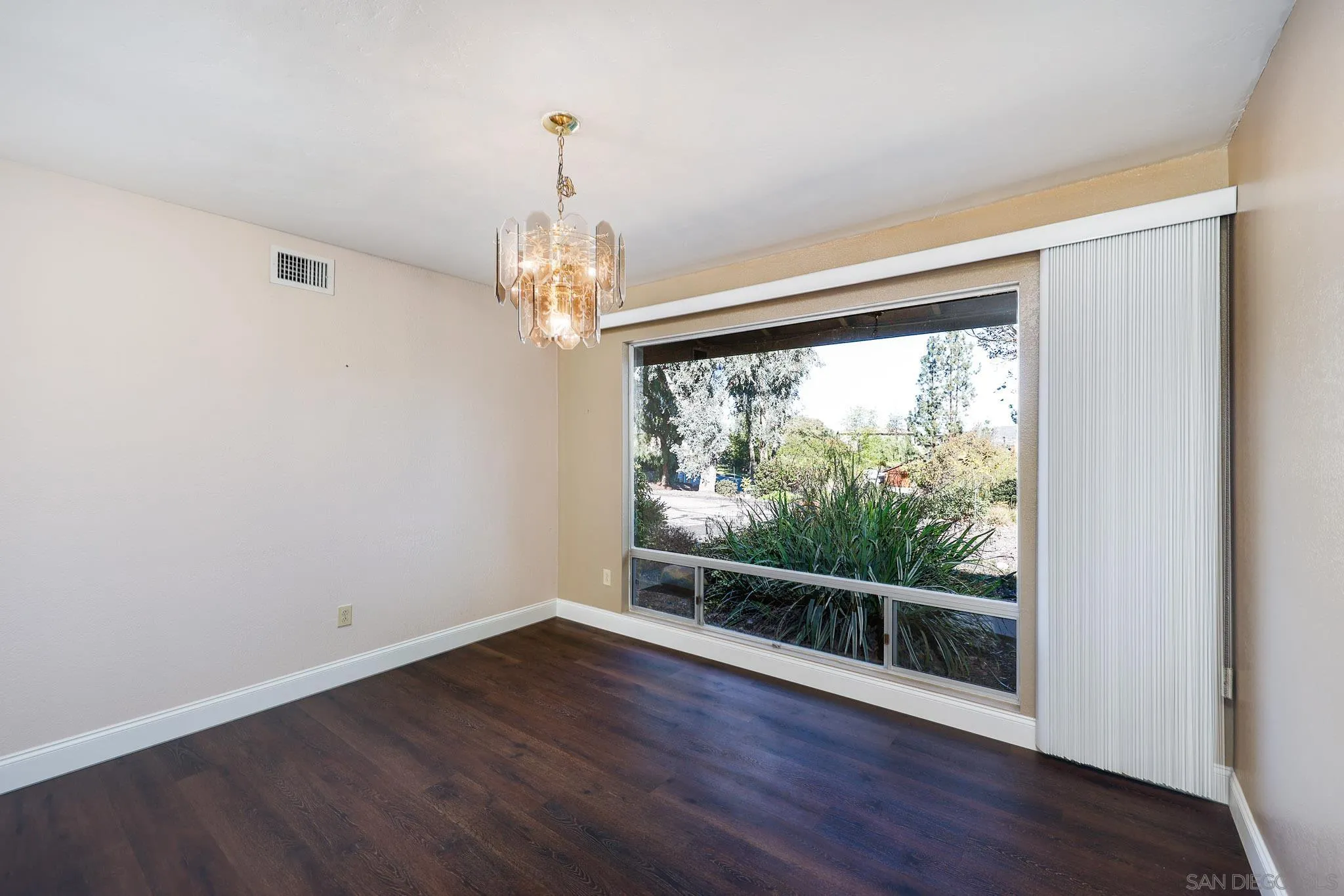 https://cdn.realtyfeed.com/cdn/127/2601169/002984c7c7735845b9729069b622ad8a.webp