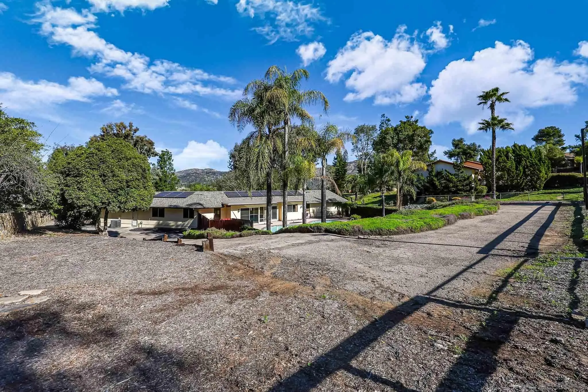 https://cdn.realtyfeed.com/cdn/127/2601169/569f5732913c18f7d619d2a3d439d035.webp