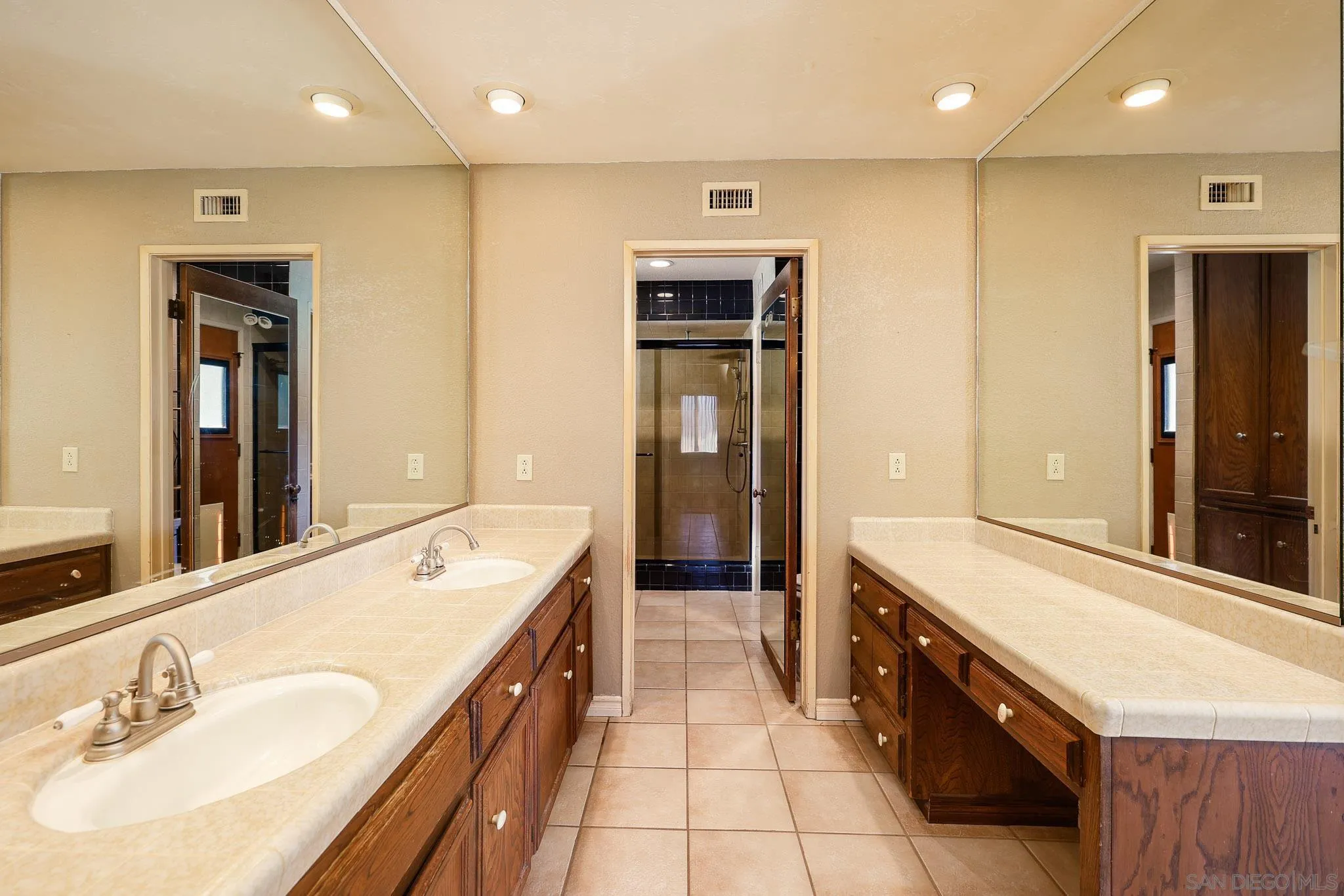 https://cdn.realtyfeed.com/cdn/127/2601169/69a44bcbb01bf2906a1b59988d58821a.webp