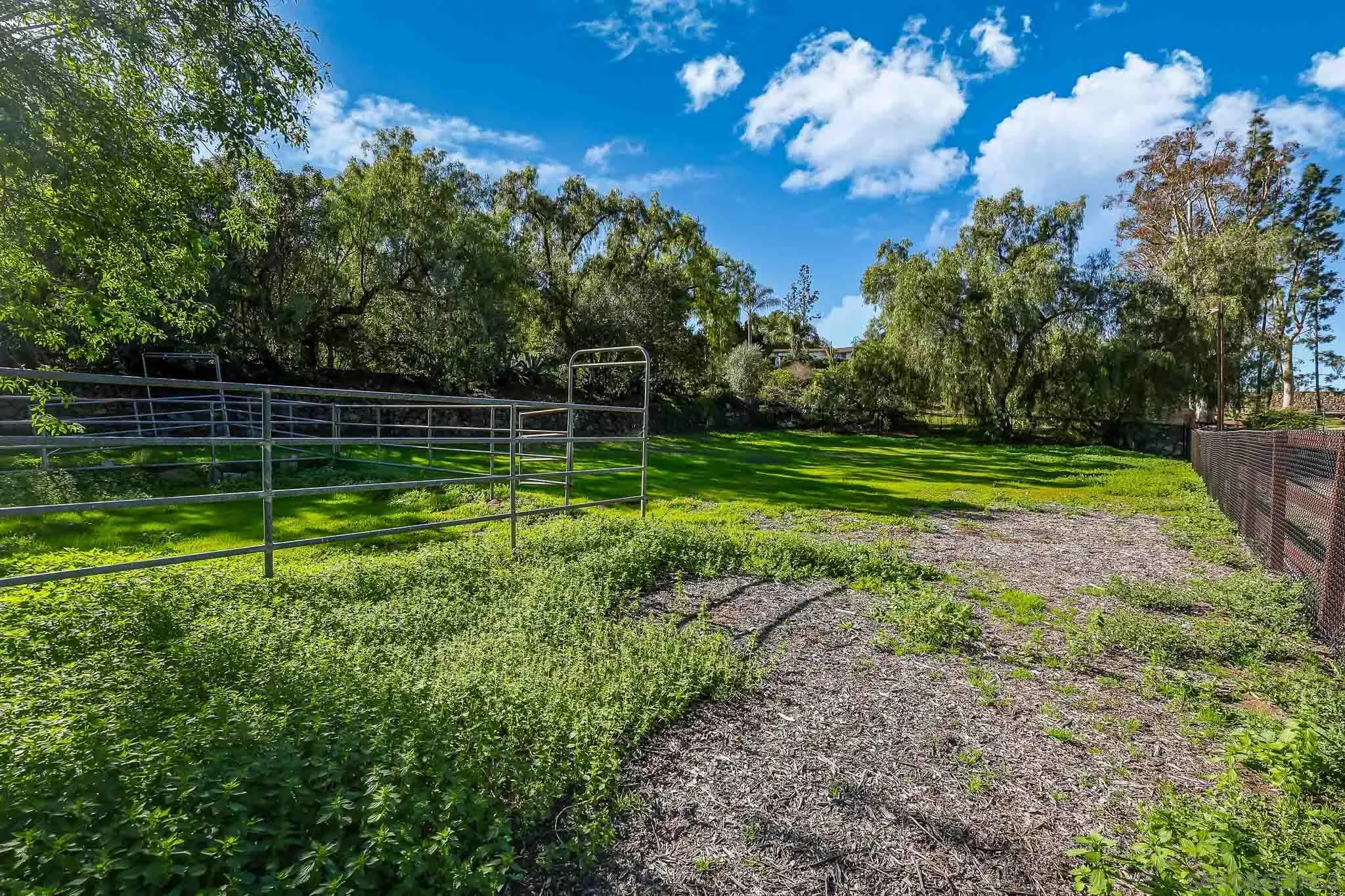 https://cdn.realtyfeed.com/cdn/127/2601169/7d180cff10f3c98939404852ede303c5.webp