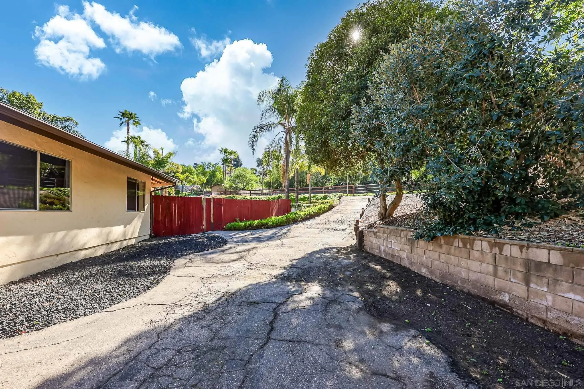 https://cdn.realtyfeed.com/cdn/127/2601169/c6e169ce18748c60ec3f6726ee6800c0.webp