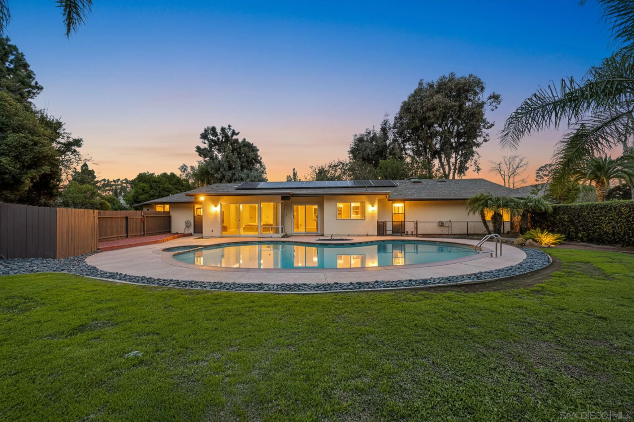 https://cdn.realtyfeed.com/cdn/127/2601169/ce0a9f4f57630d627ca3931434e5d2f0.webp