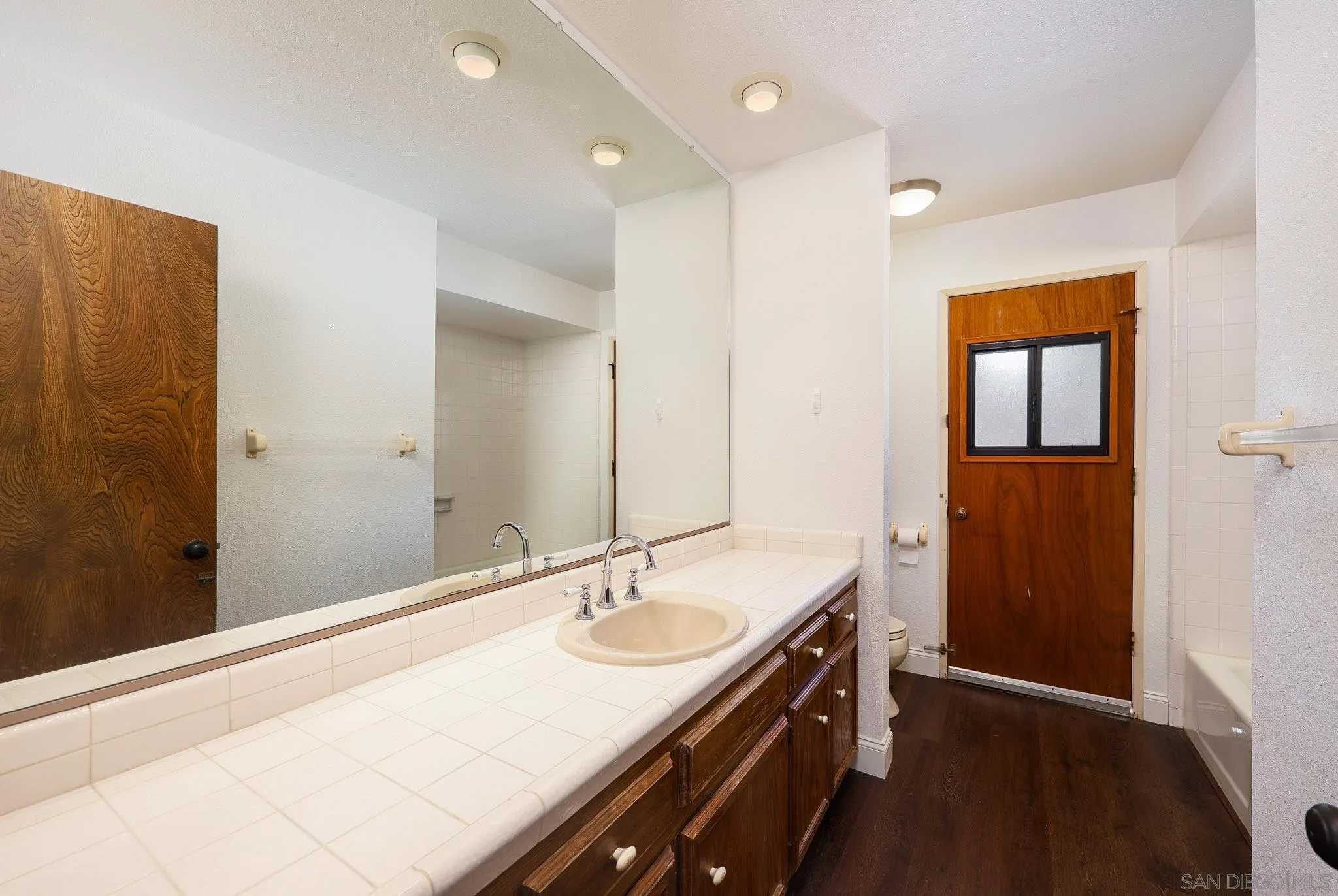 https://cdn.realtyfeed.com/cdn/127/2601169/ebe57461042936d1821cbd4560e7912f.webp