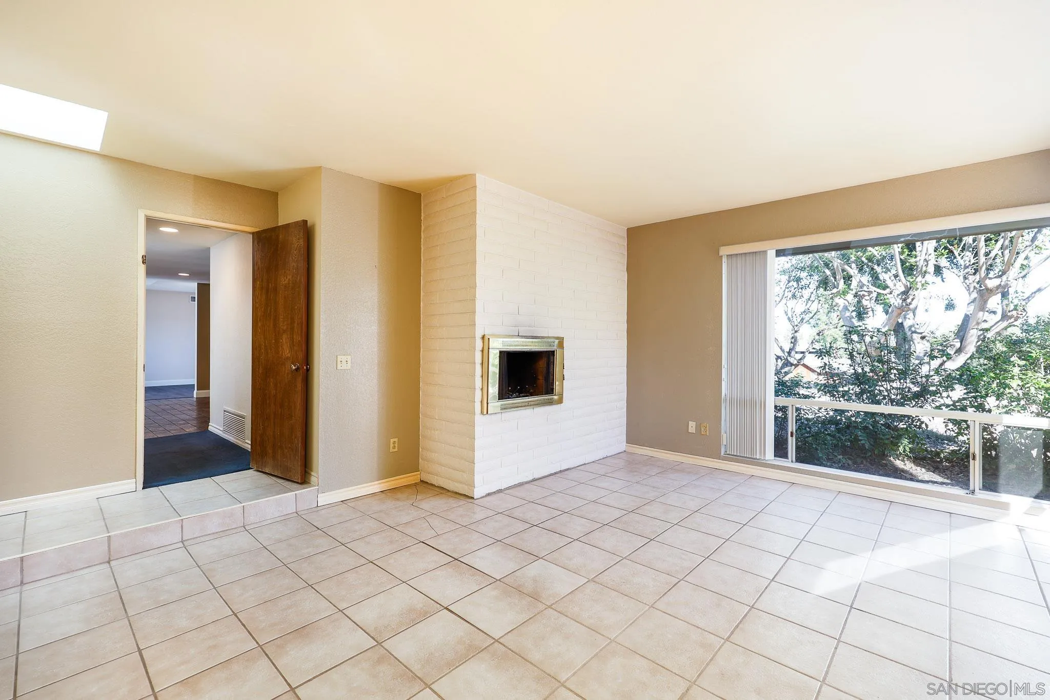 https://cdn.realtyfeed.com/cdn/127/2601169/ee6a2516e49bc59f68e31f93a266e853.webp