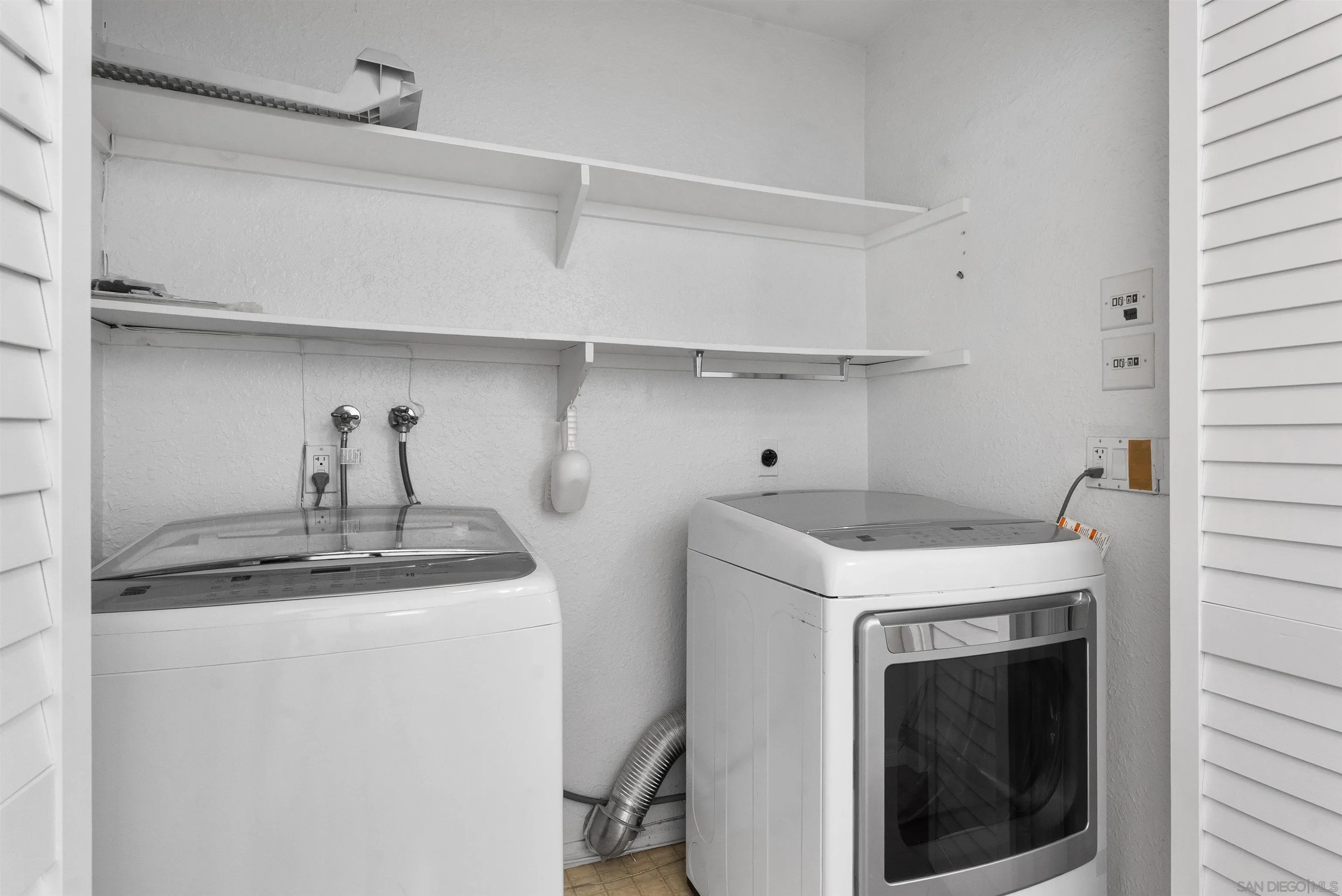 https://cdn.realtyfeed.com/cdn/127/2601171/0166c1e40e8027407faa48074b36a637.webp