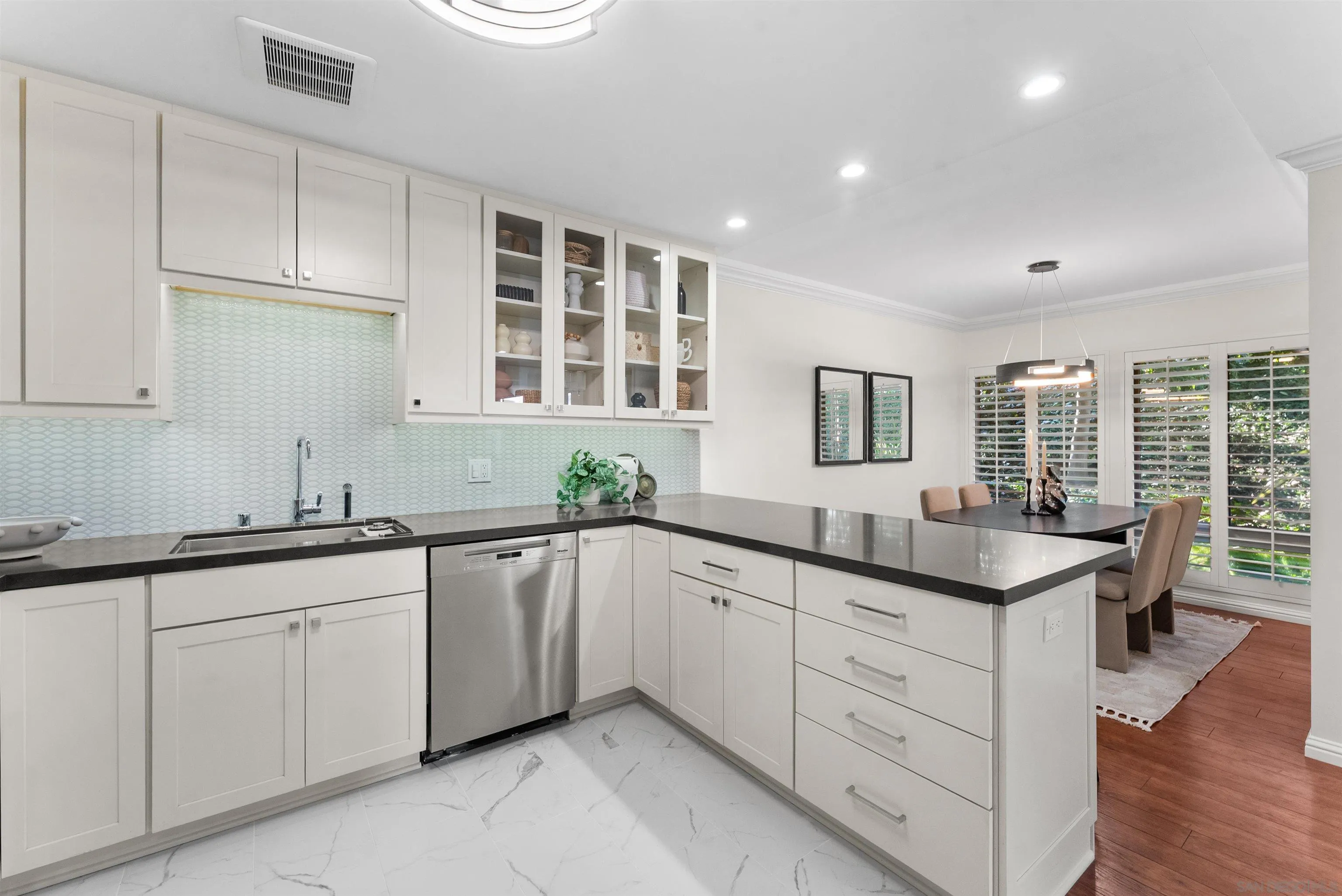 https://cdn.realtyfeed.com/cdn/127/2601171/b38776bd5e512490206980f51af3f42c.webp