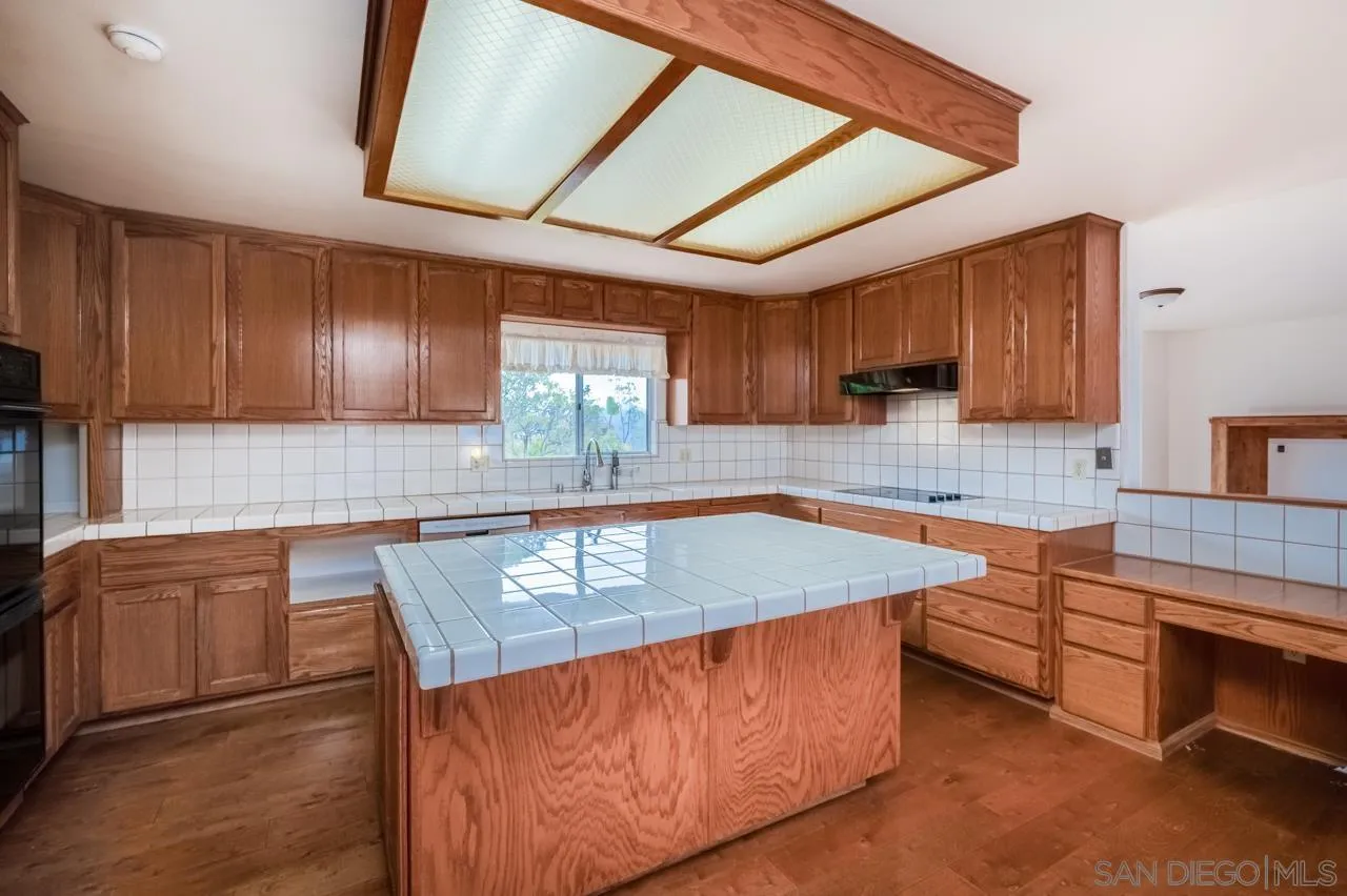 https://cdn.realtyfeed.com/cdn/127/2601177/0436a309872a894651b6318da17297f7.webp